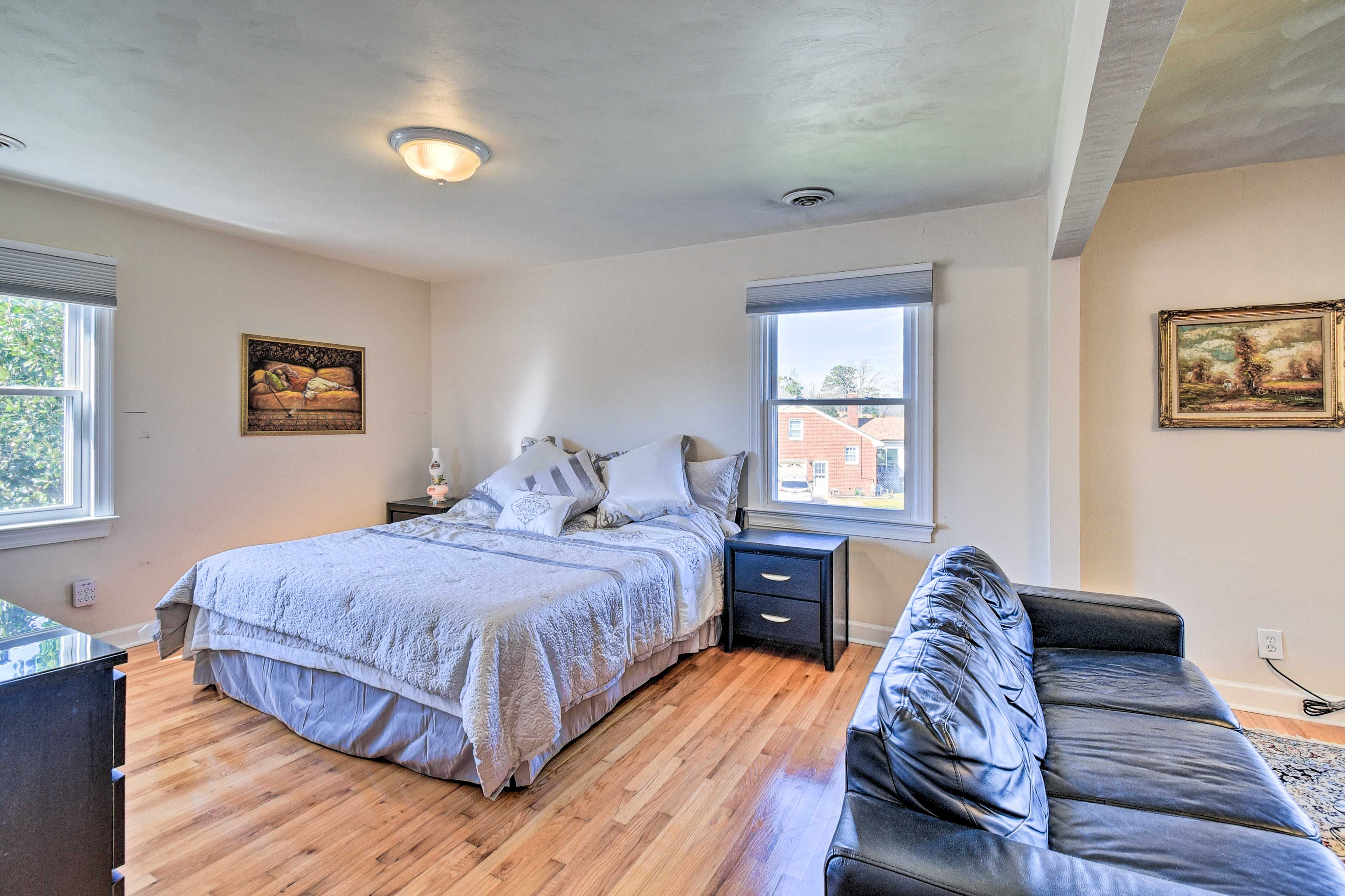 Bedroom 1 | King Bed | Crib | Linens Provided