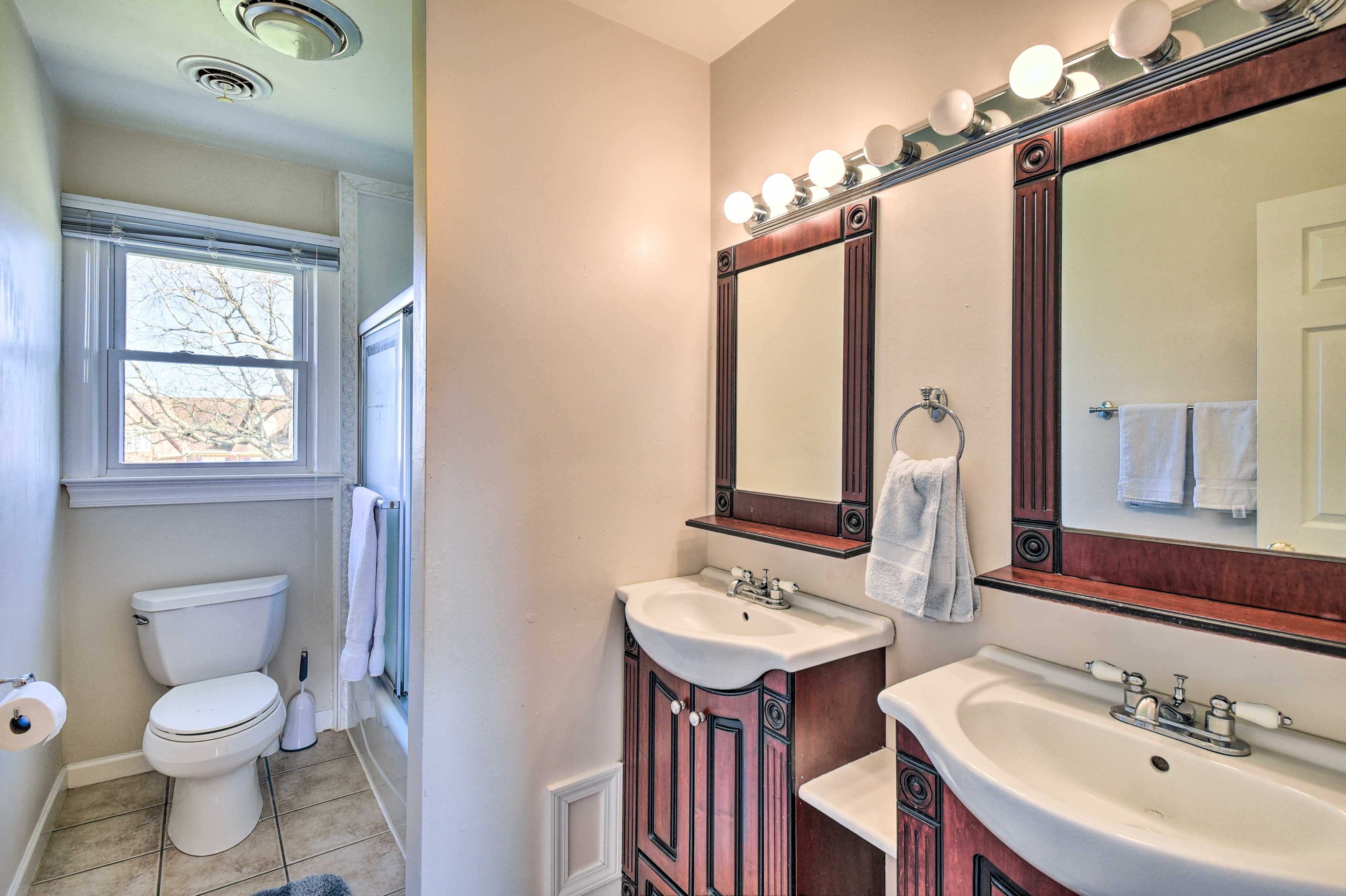 Full Bathroom | Complimentary Toiletries
