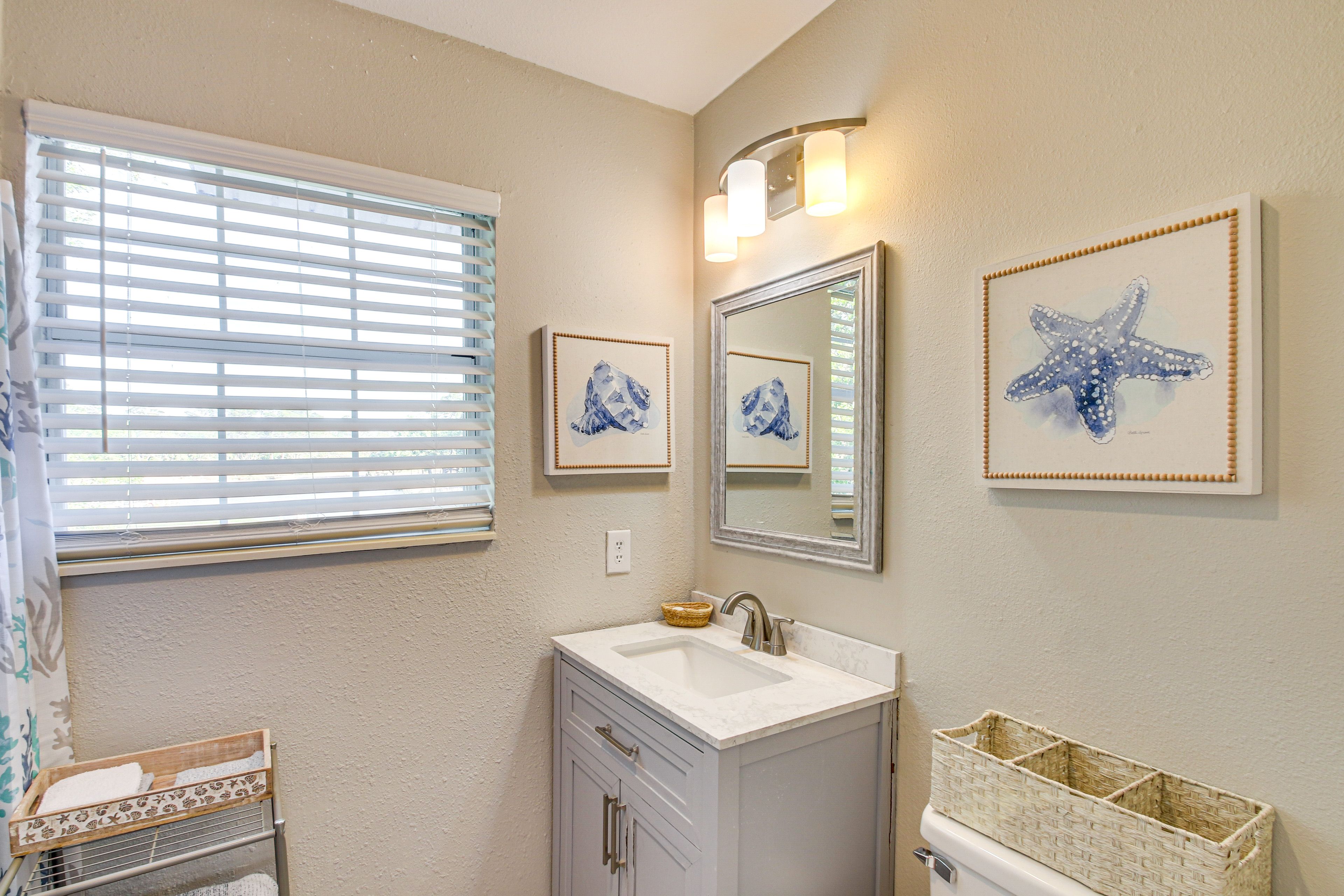 Full Bathroom | 1st Floor