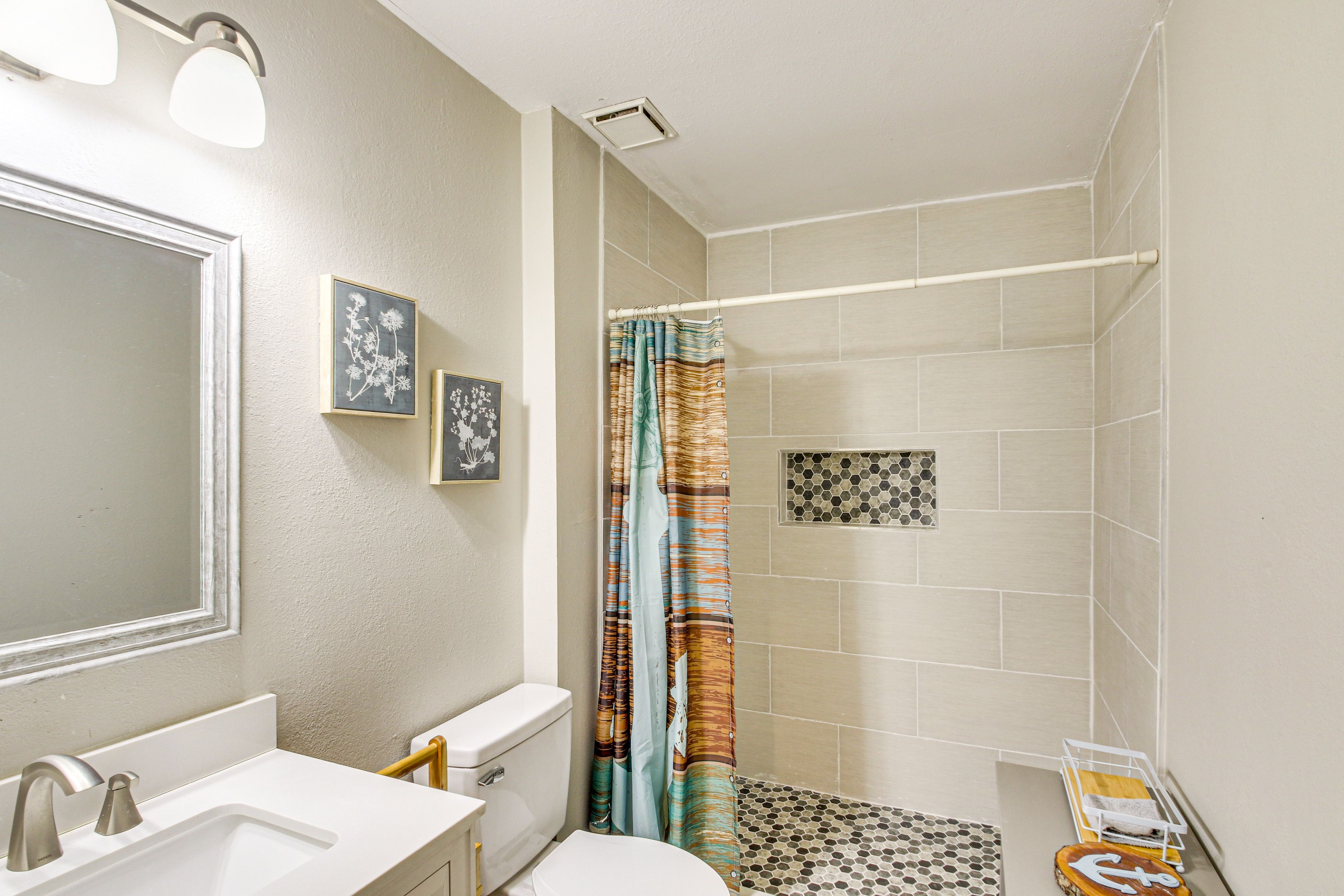 Full Bathroom | 2nd Floor