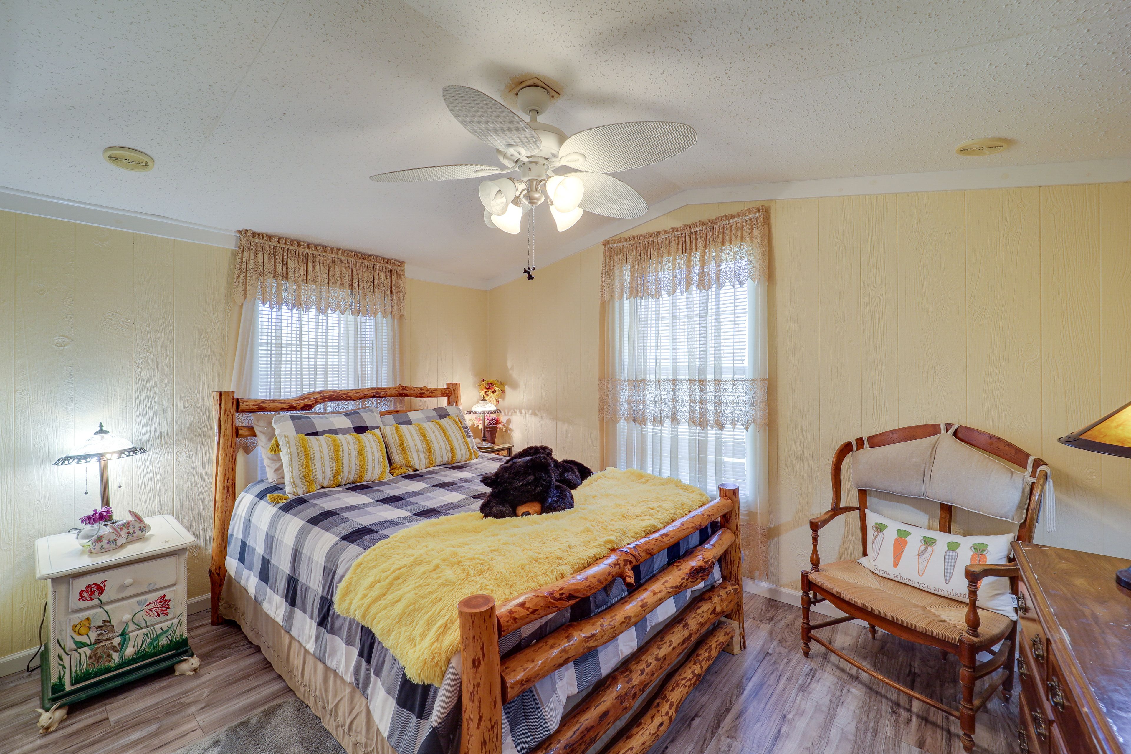 Bedroom 2 | Queen Bed