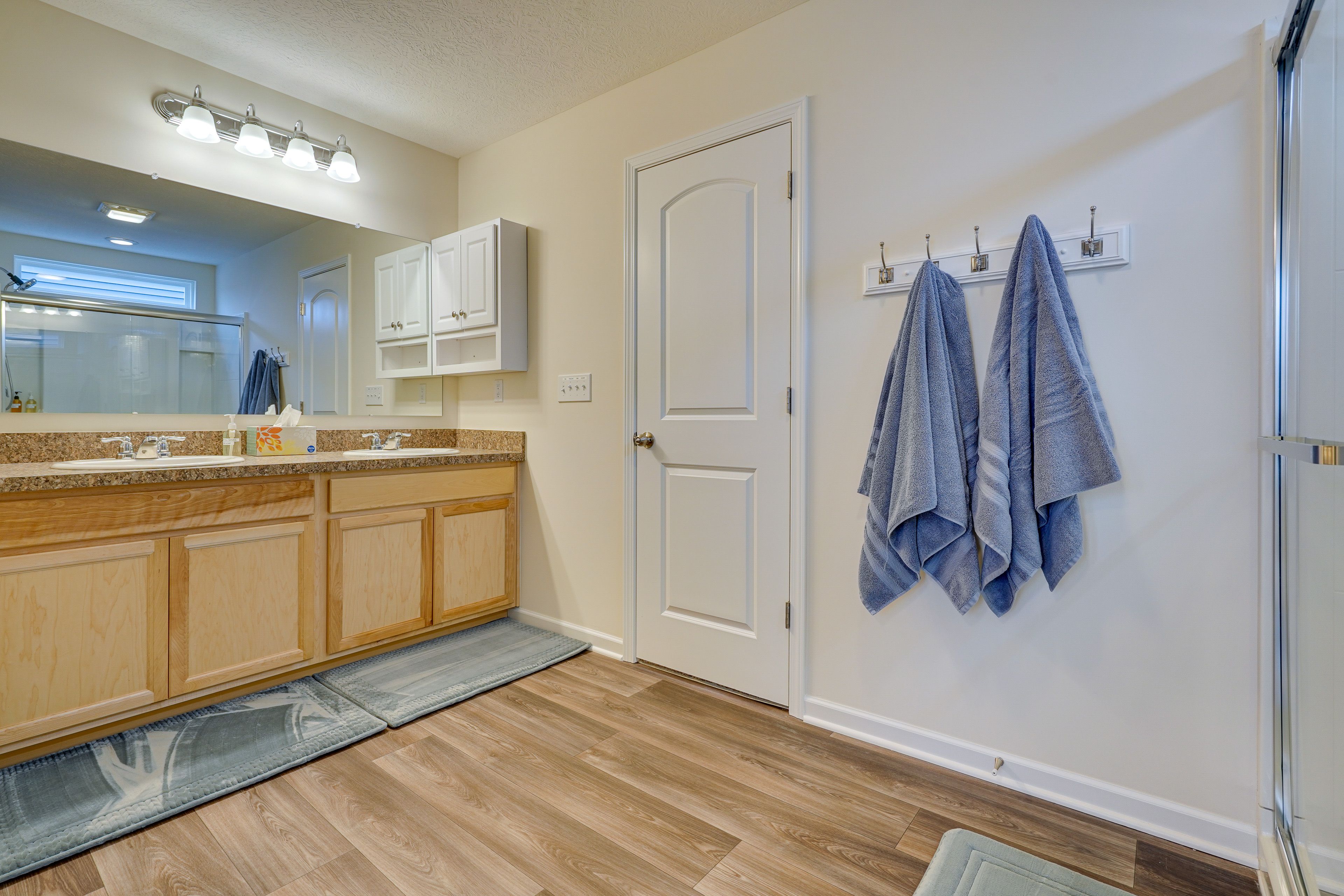 Full Bathroom | 2nd Floor | Complimentary Toiletries | Hair Dryer
