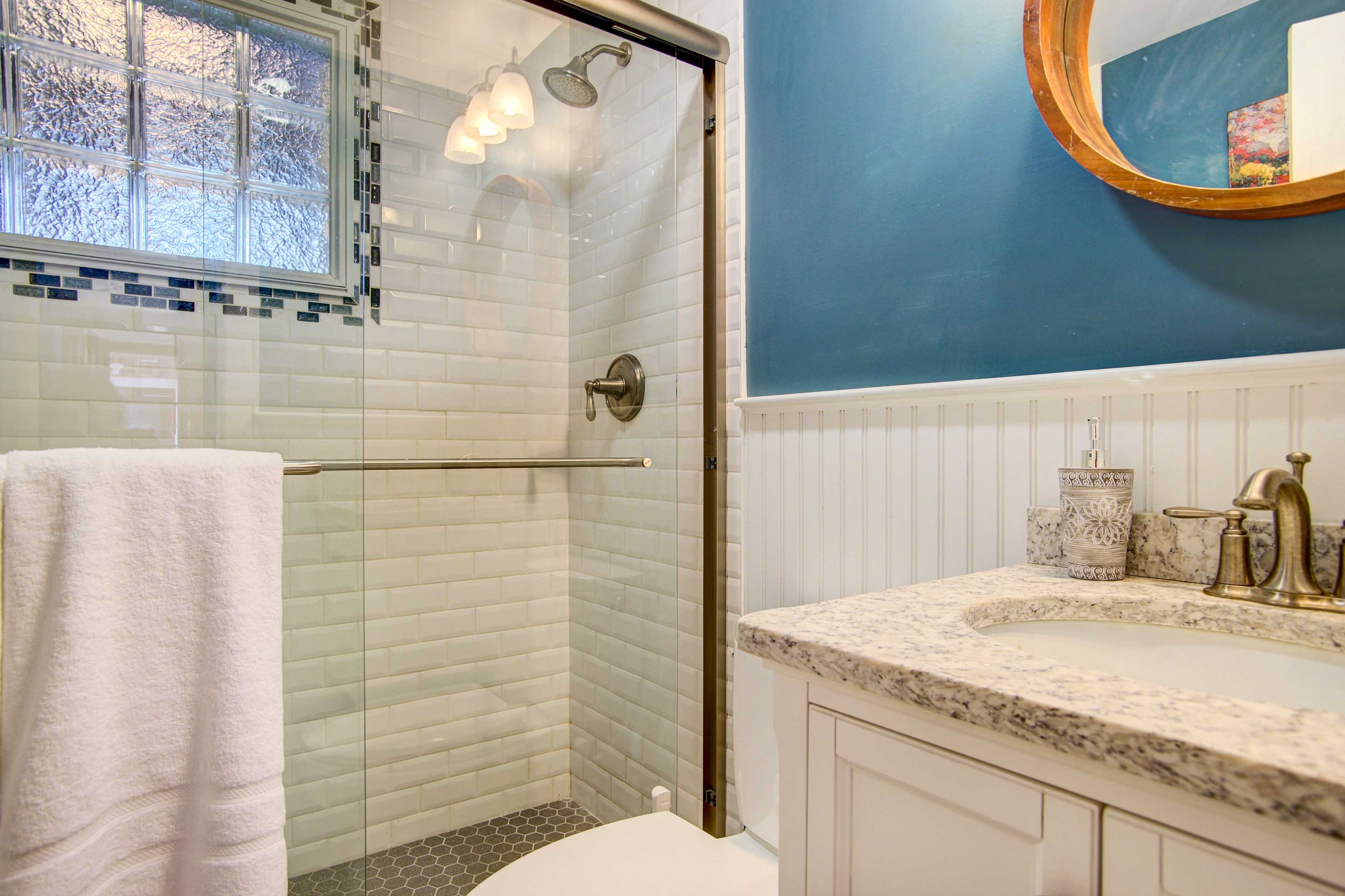 Full Bathroom | 1st Floor