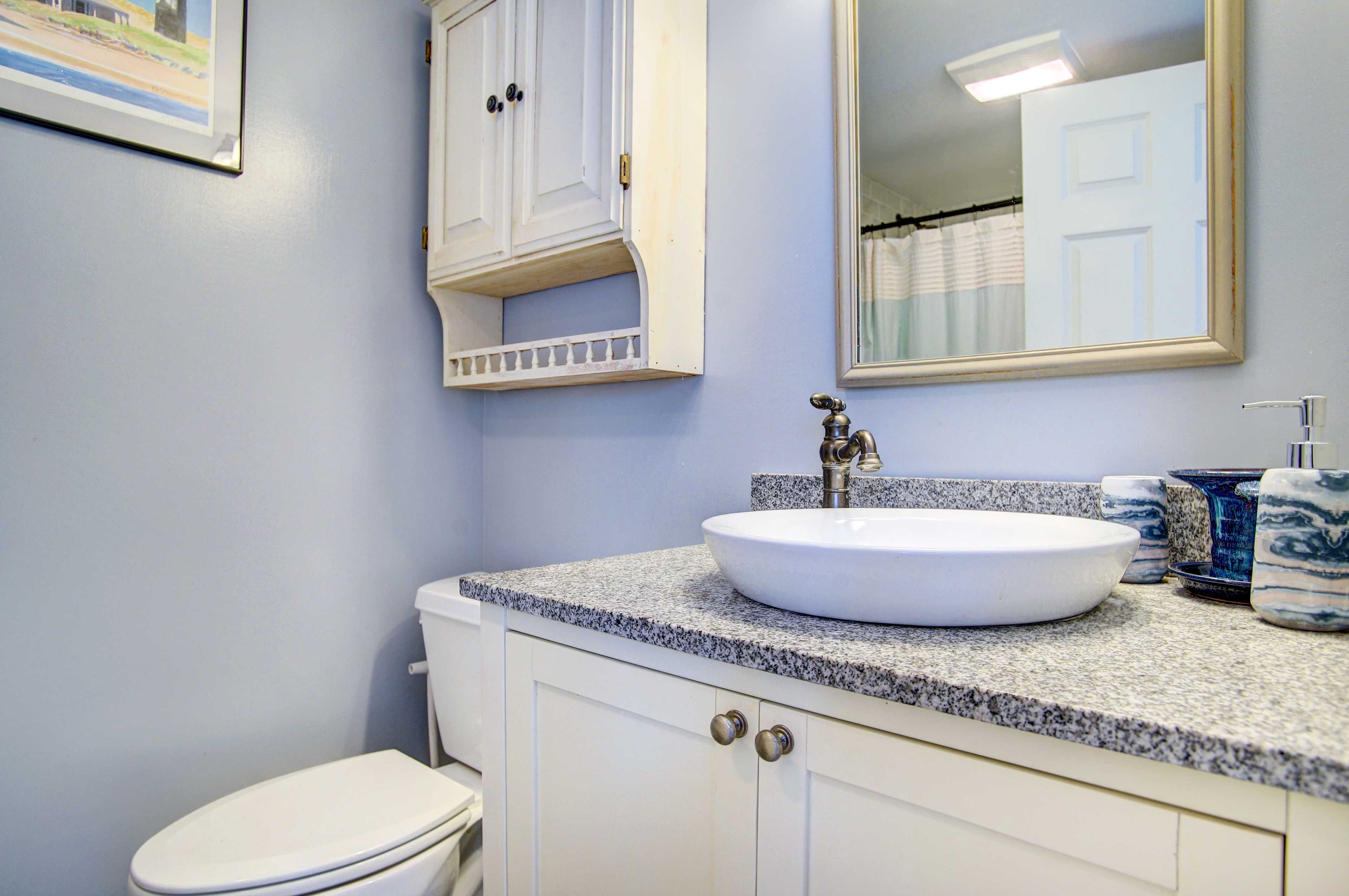 Full Bathroom | 2nd Floor