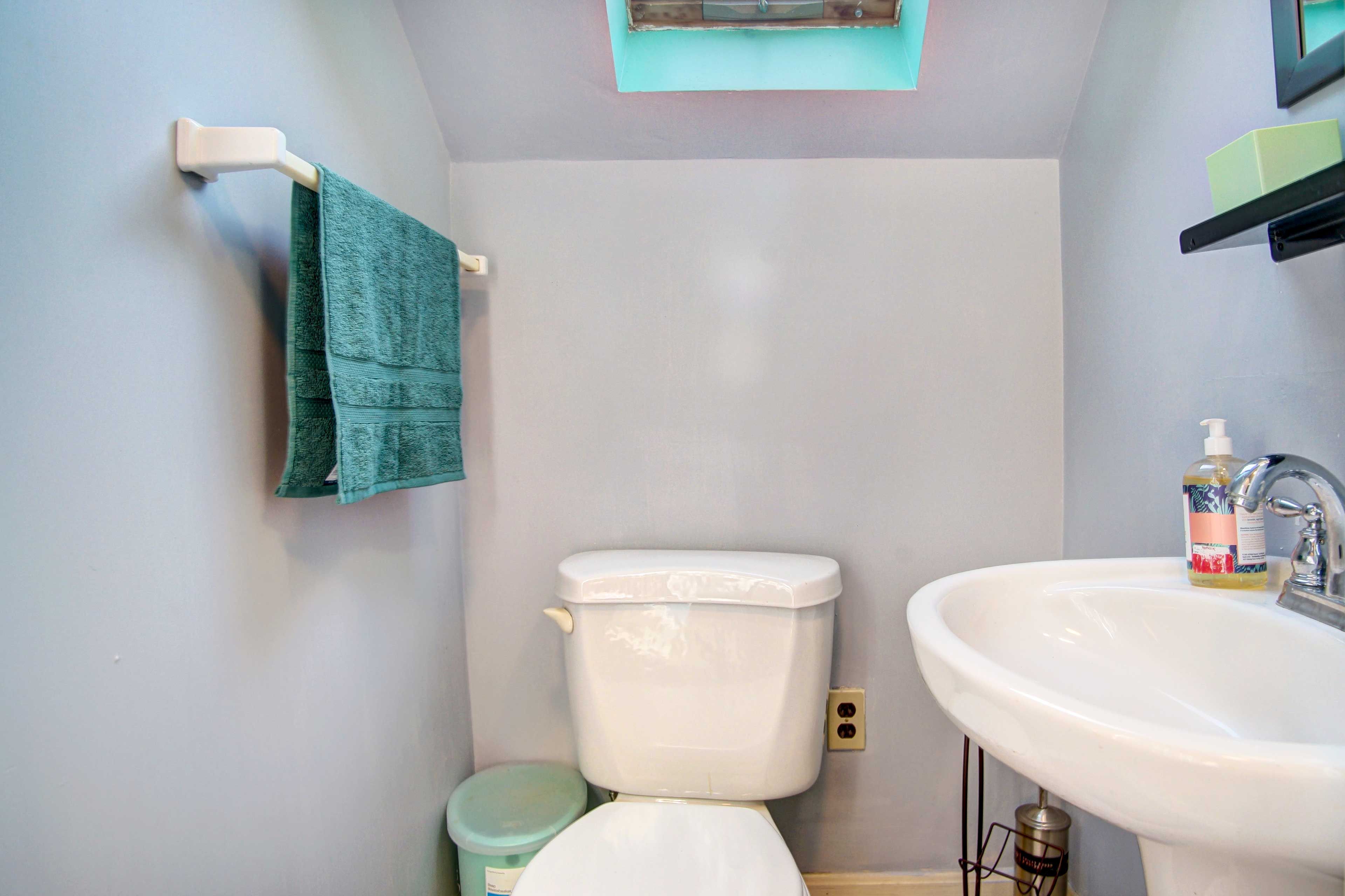 Half Bathroom | 2nd Floor