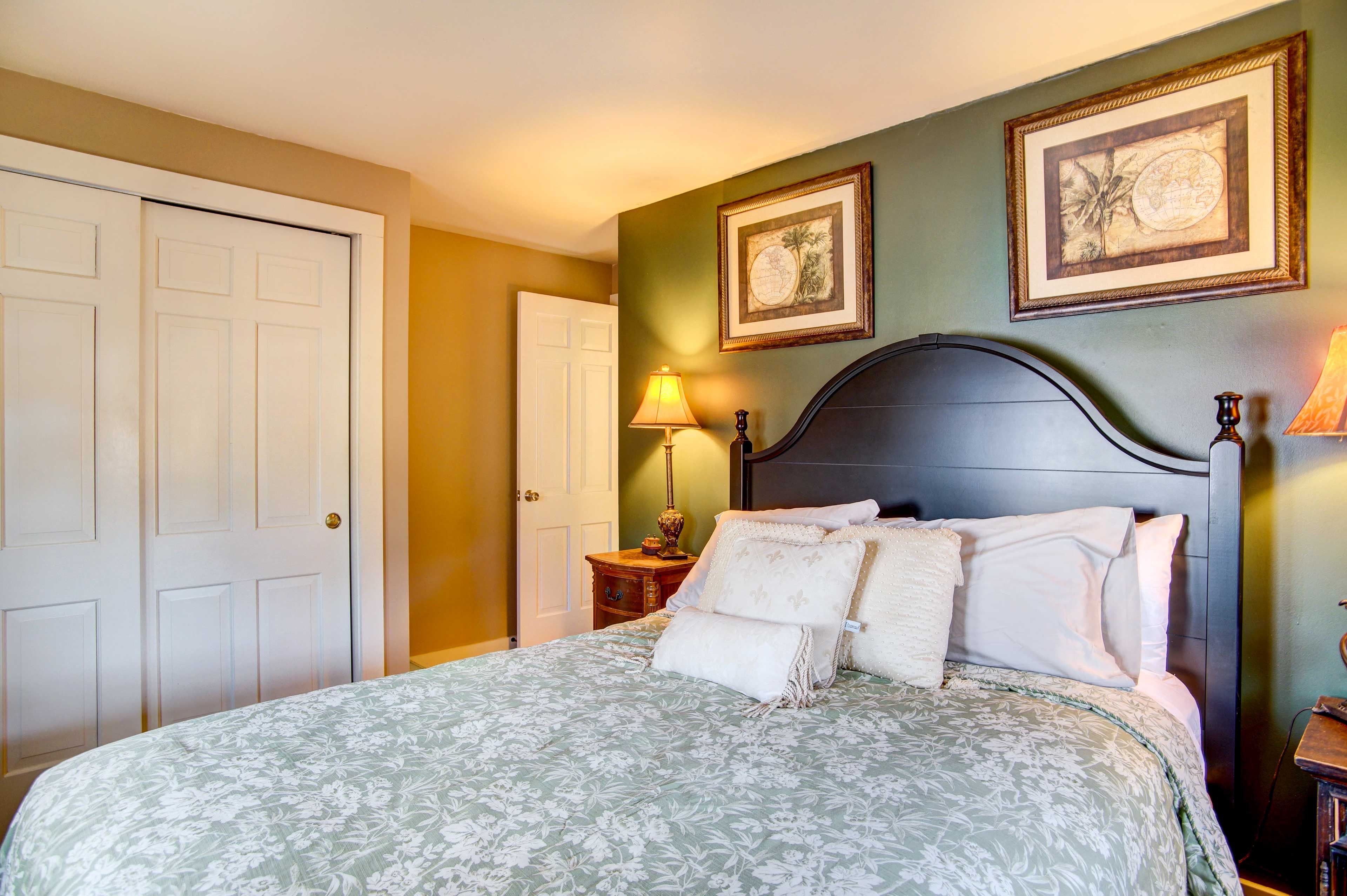 Bedroom 2 | 1st Floor | Queen Bed