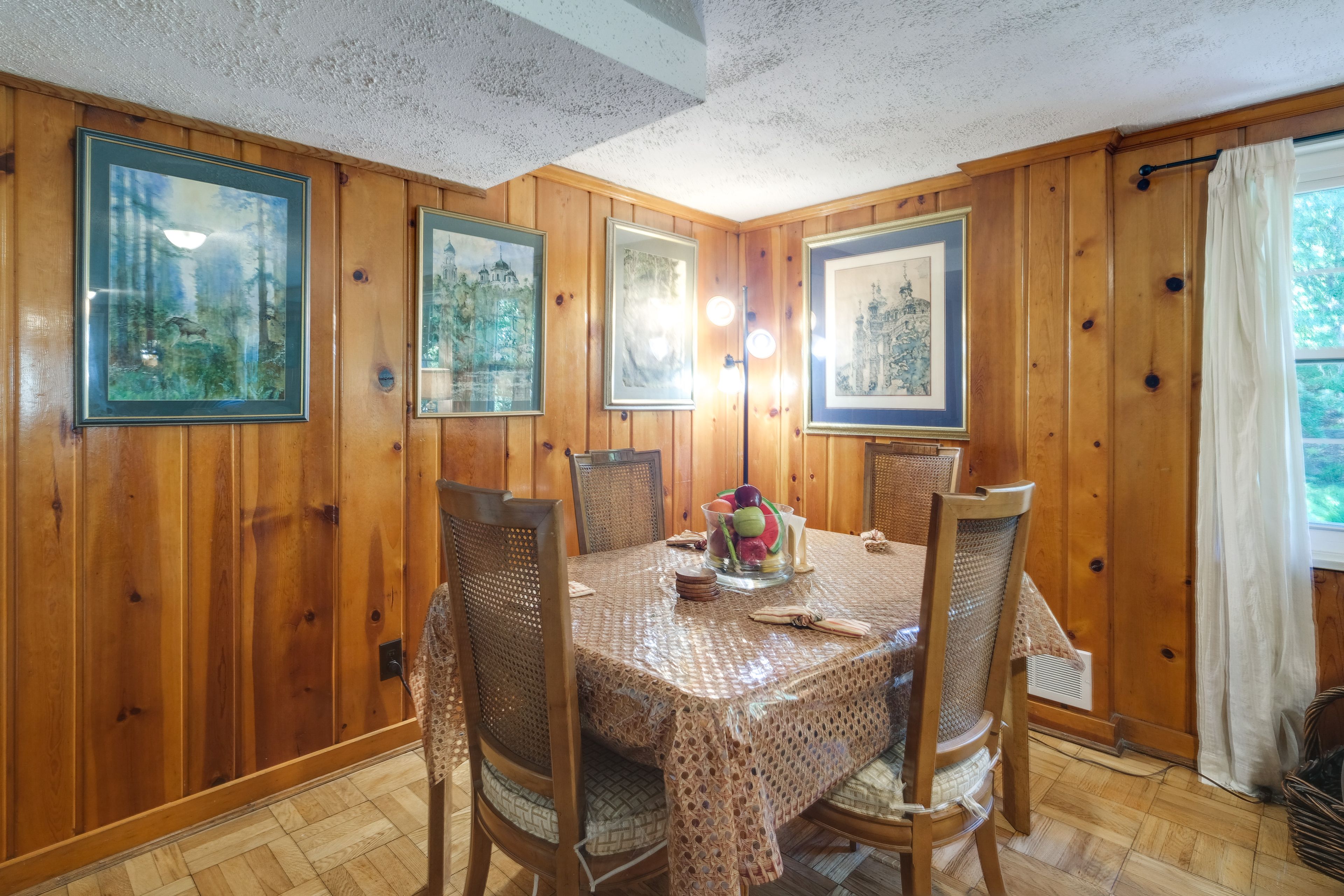 Dining Room | Dishware/Flatware Provided