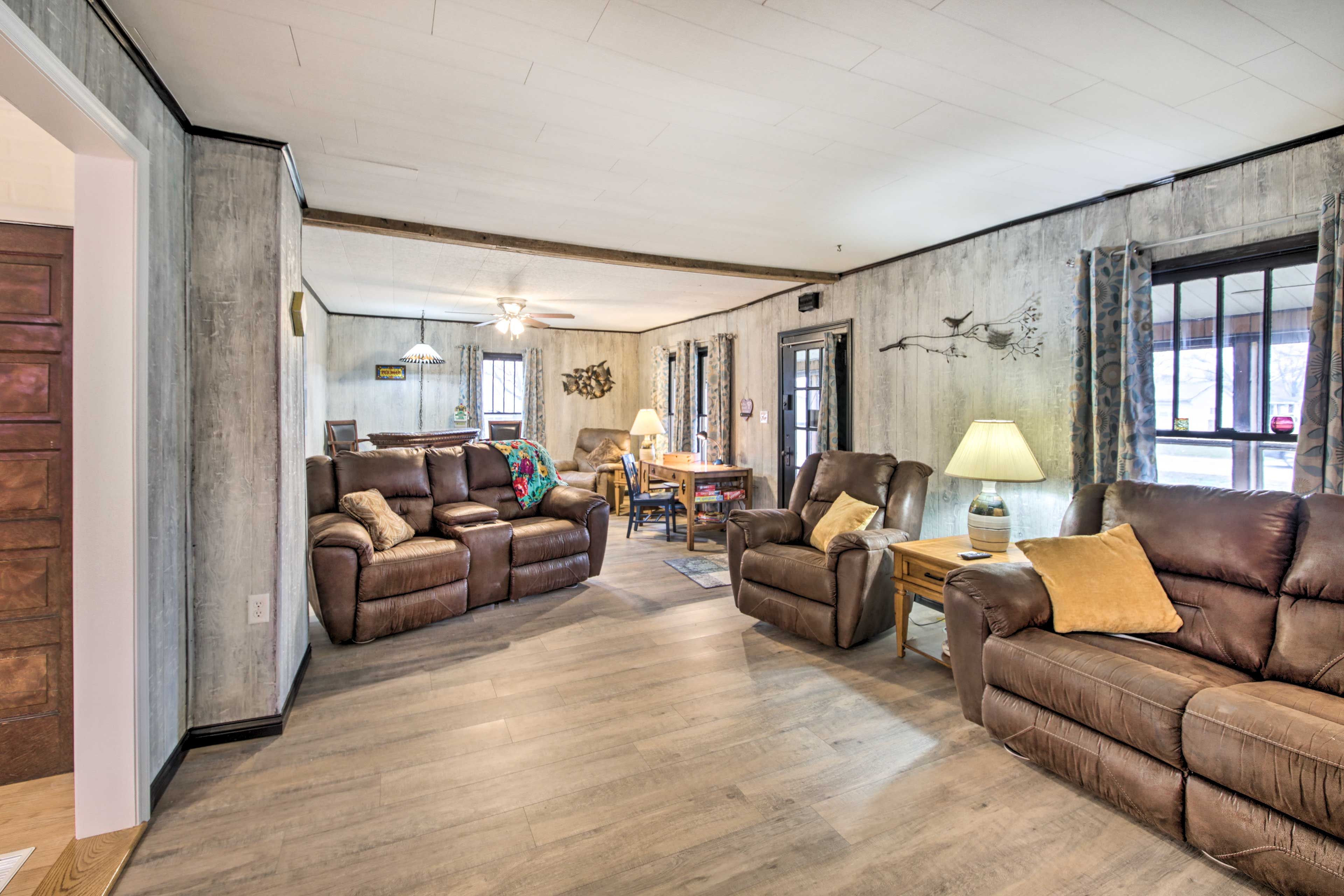 Living Room | Smart TV | Free WiFi | Board Games