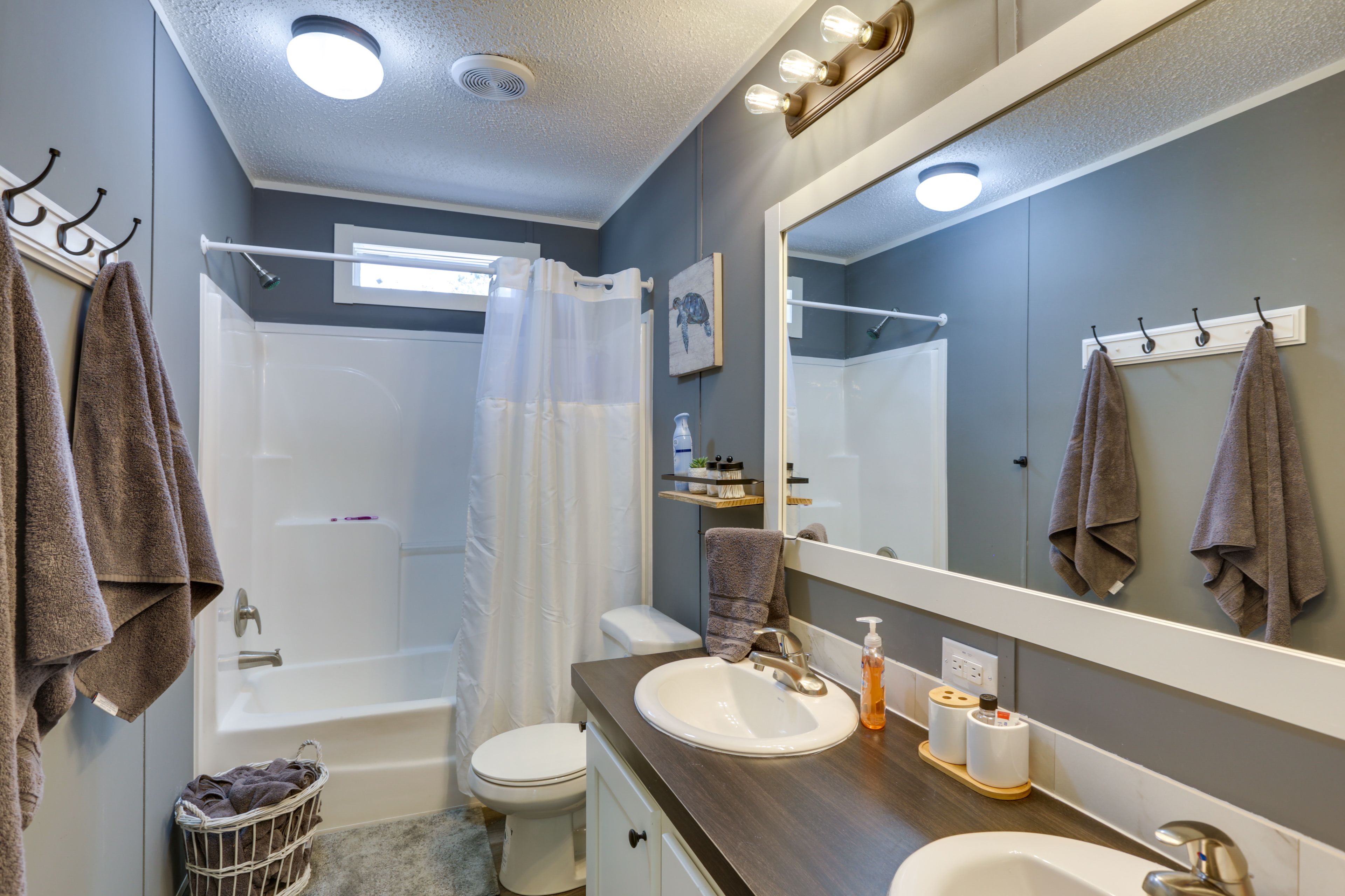 Full Bathroom | Double Sinks | Complimentary Toiletries | Towels Provided