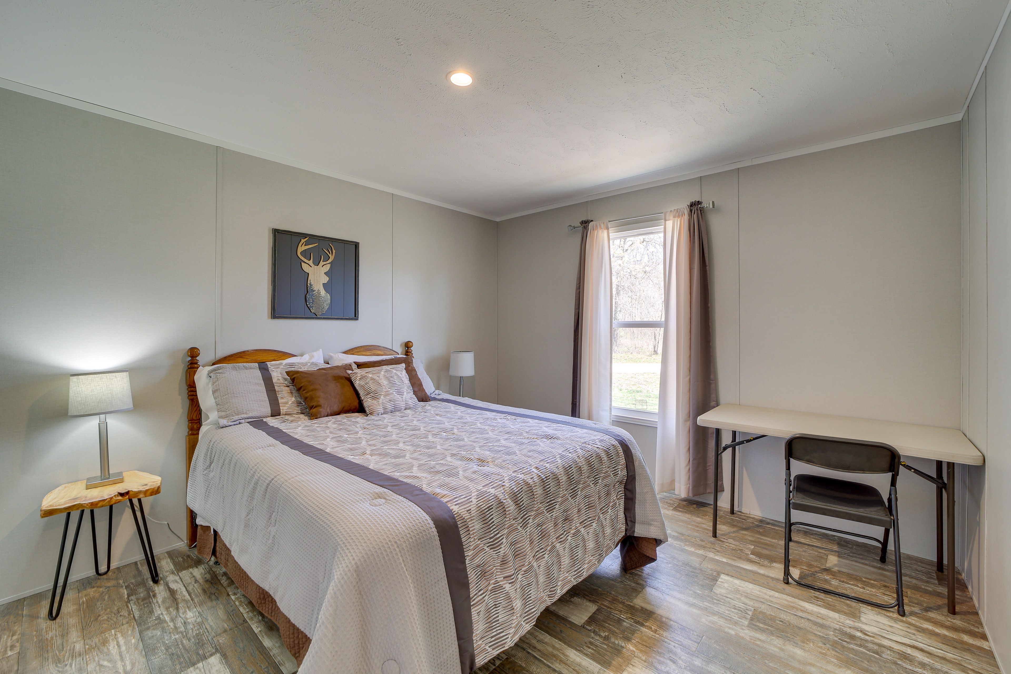 Bedroom 3 | Queen Bed | Workspace