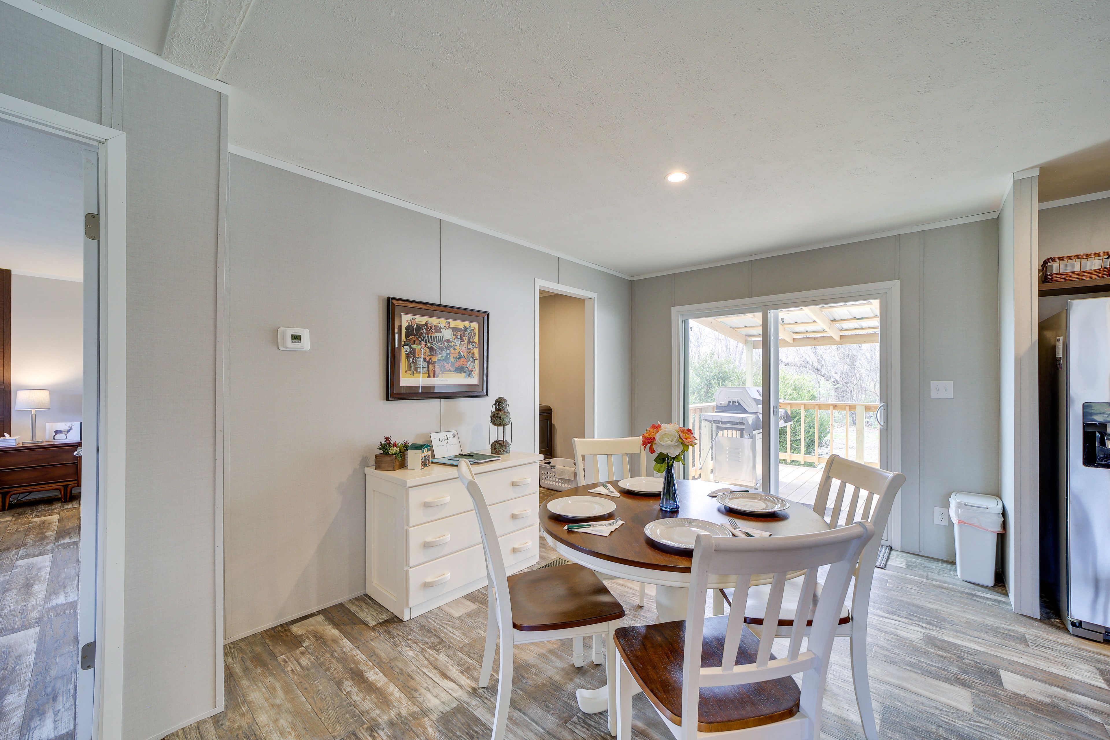 Dining Area | Dishware & Flatware Provided