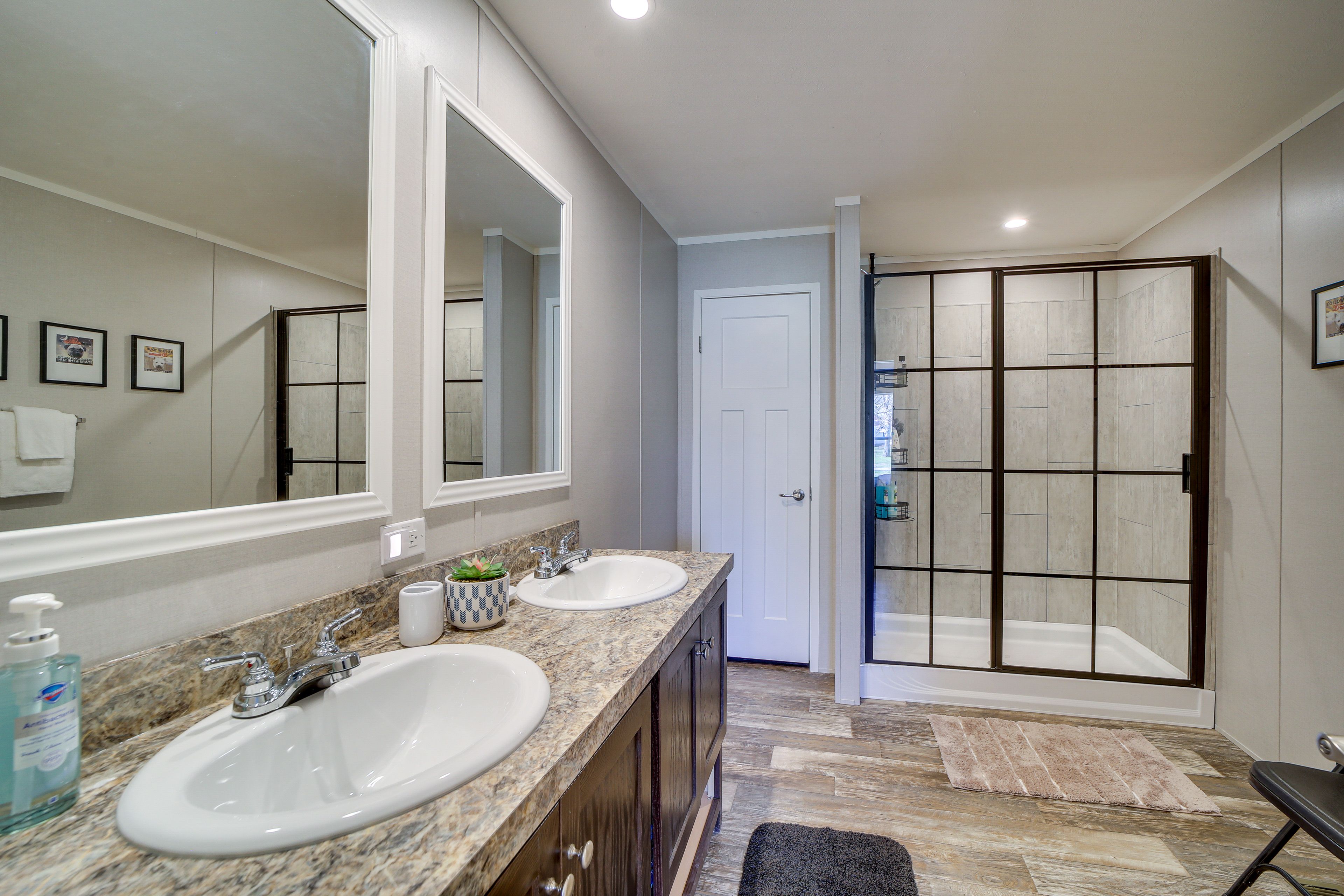 En-Suite Bathroom | Towels Provided | Complimentary Toiletries