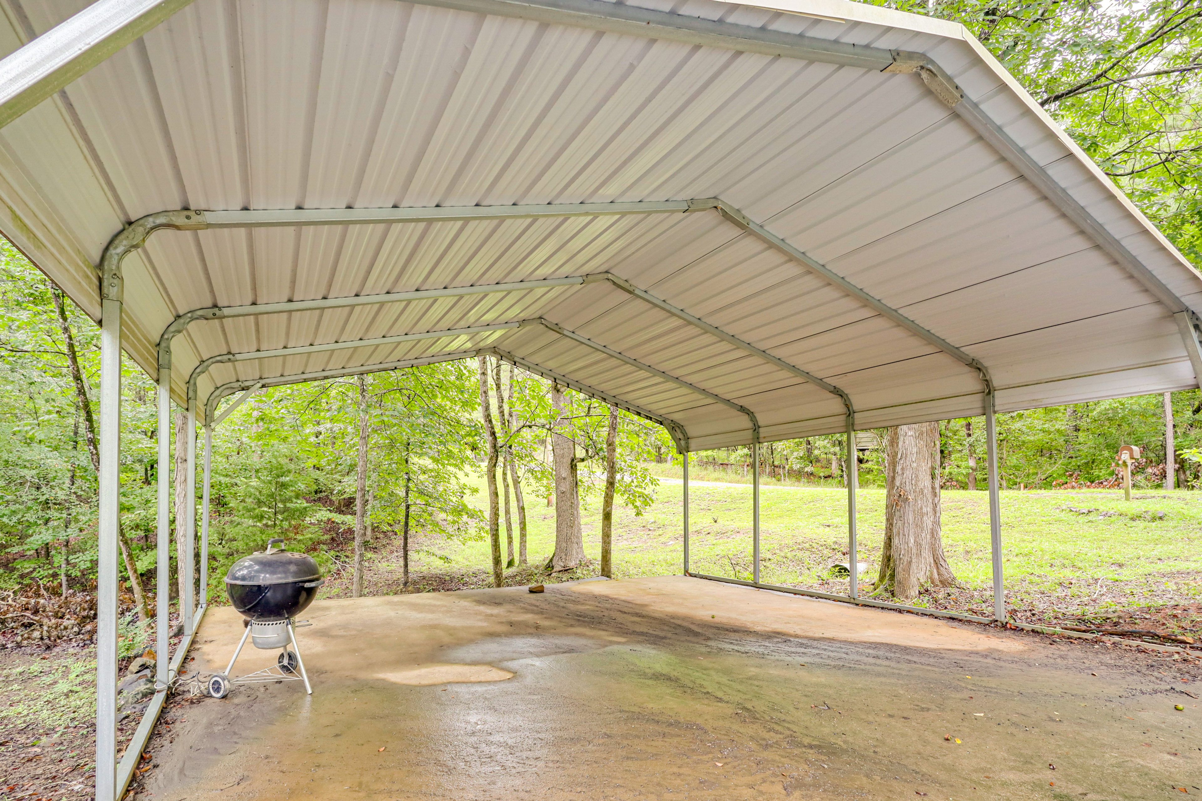 Parking | RV/Trailer Parking Allowed On-Site | Additional Street Parking