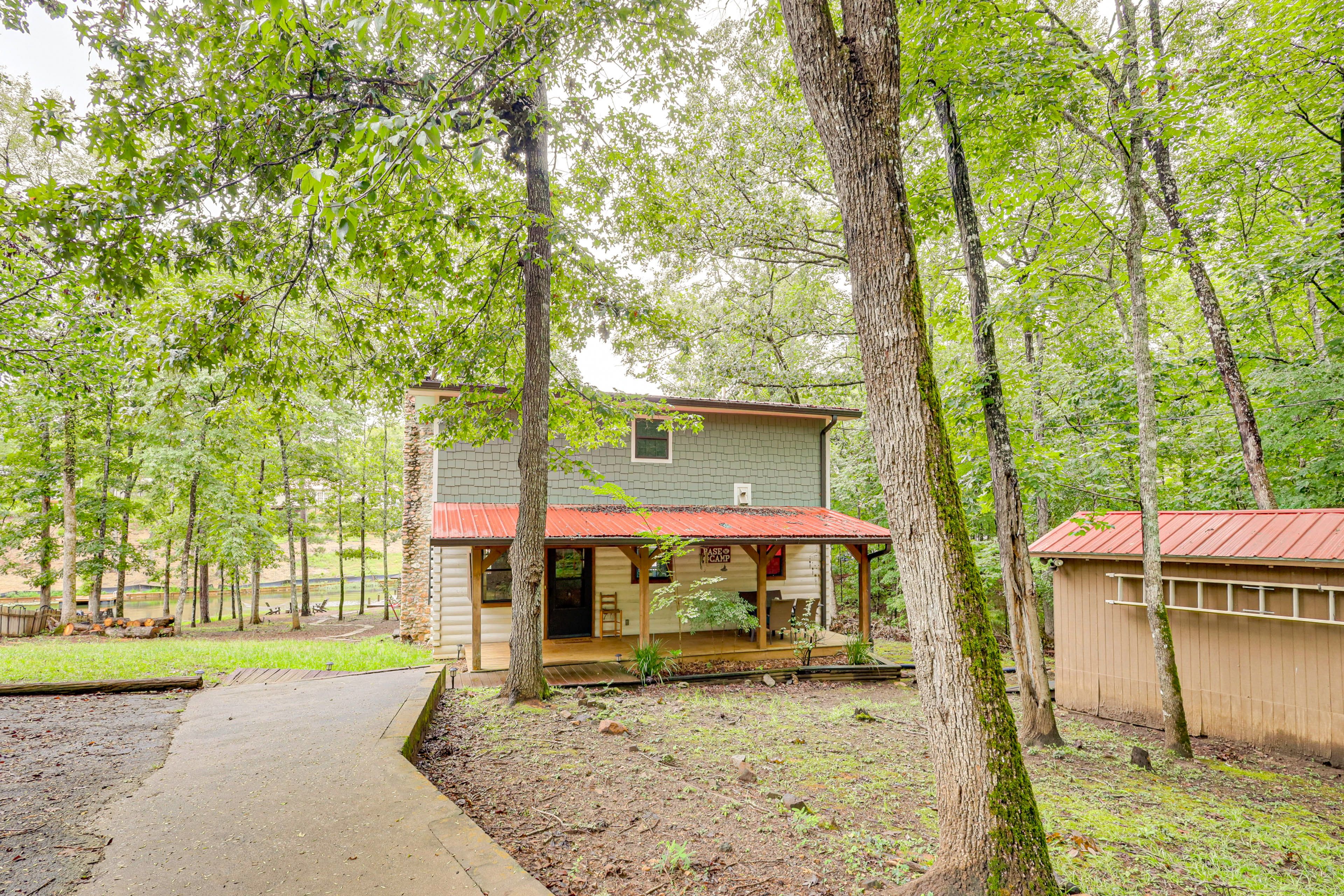 Parking | Driveway (5 Vehicles) | Carport (1 Vehicle)