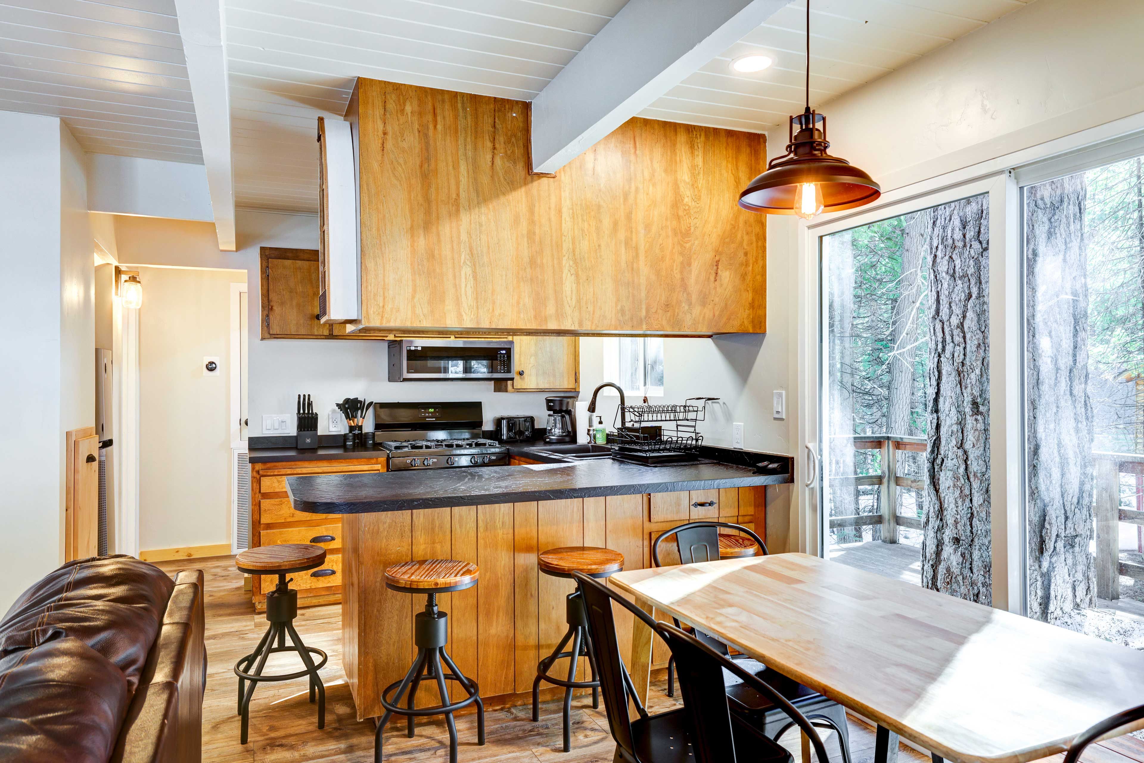 Kitchen & Dining Area | Open Floor Plan