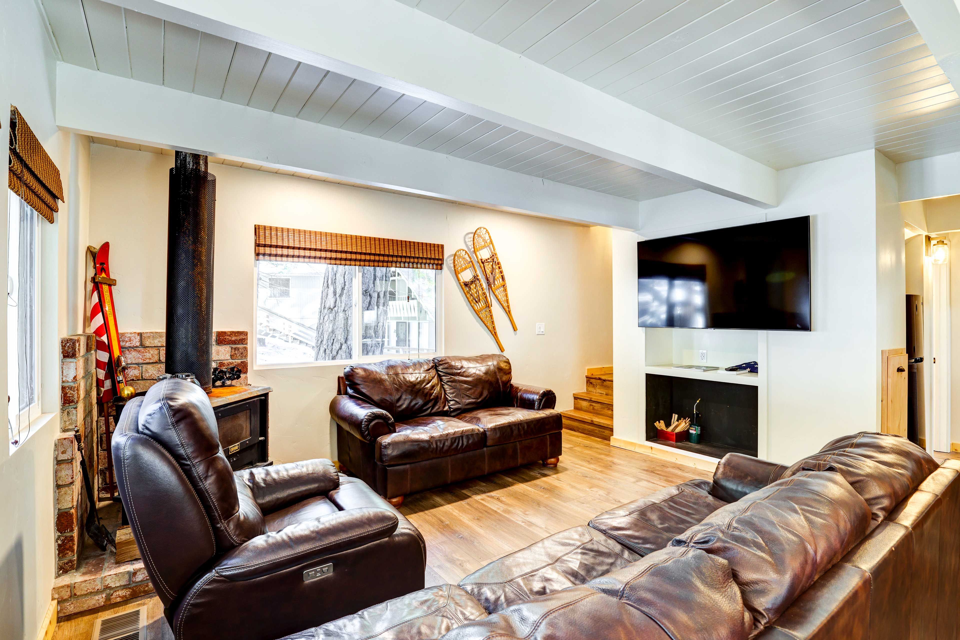 Living Room | Smart TV | Wood-Burning Stove | Generator