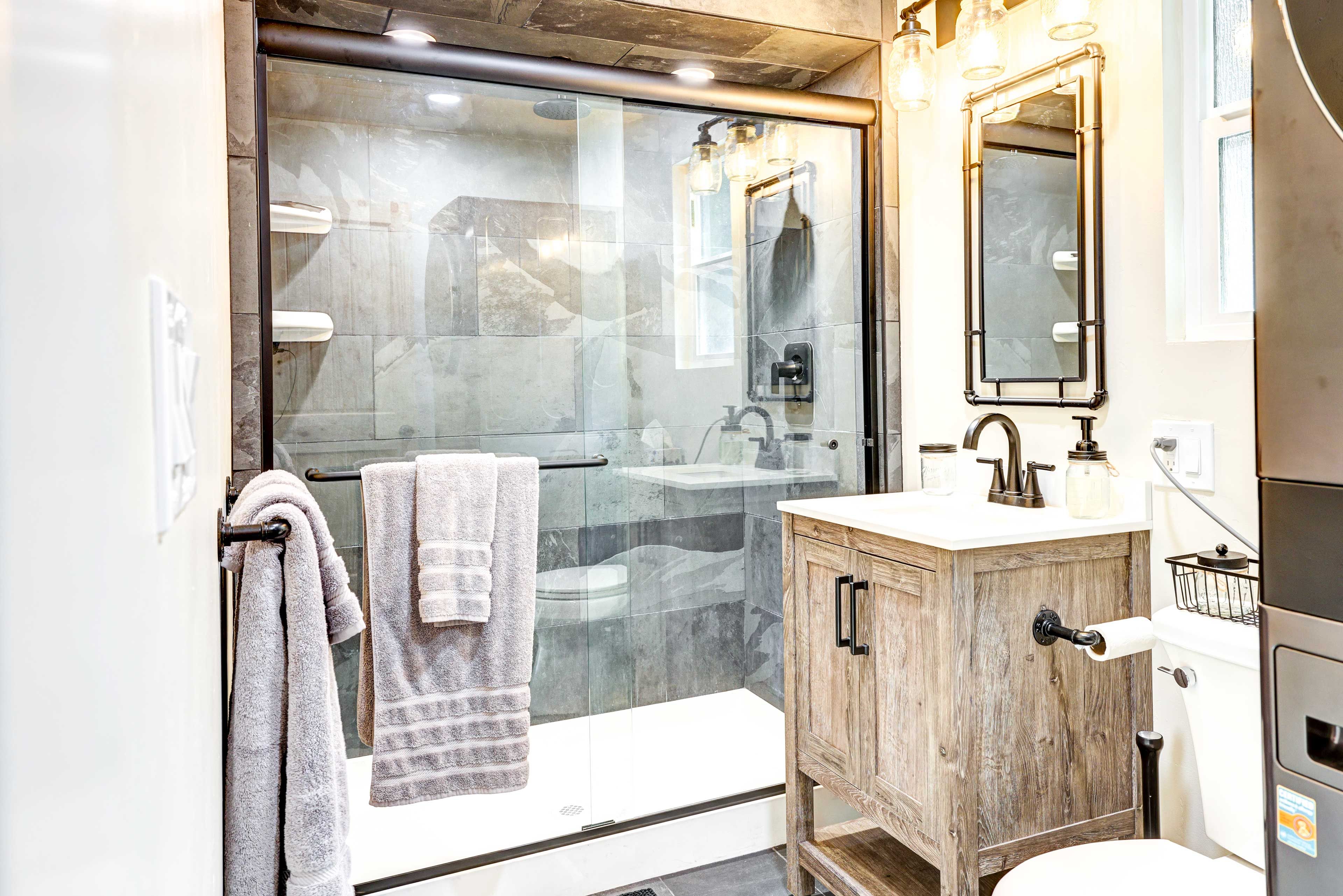 Bathroom | Complimentary Toiletries | Washer & Dryer