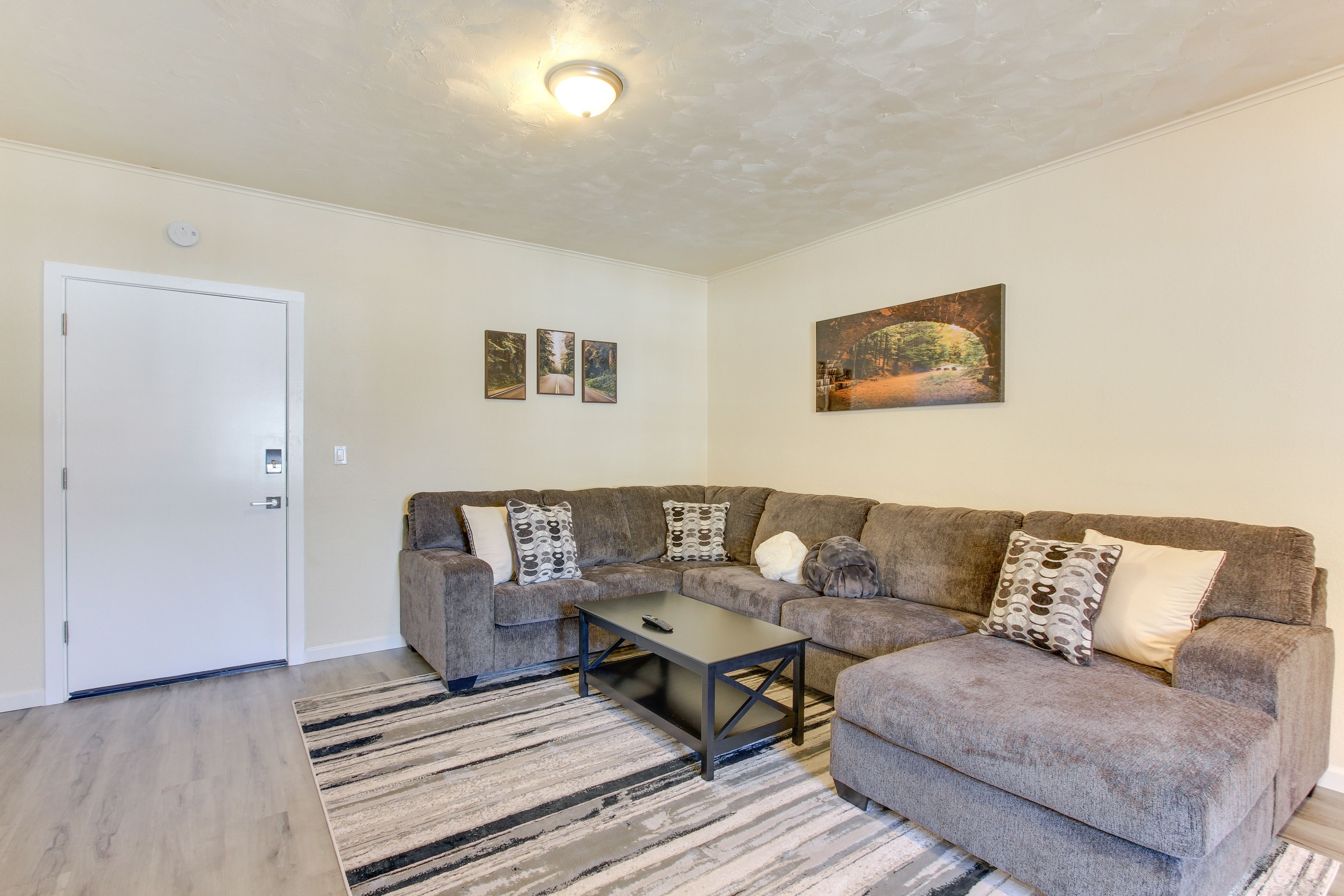 Living Room | Electric Heating | Window A/C Units | Board Games | Twin Bed