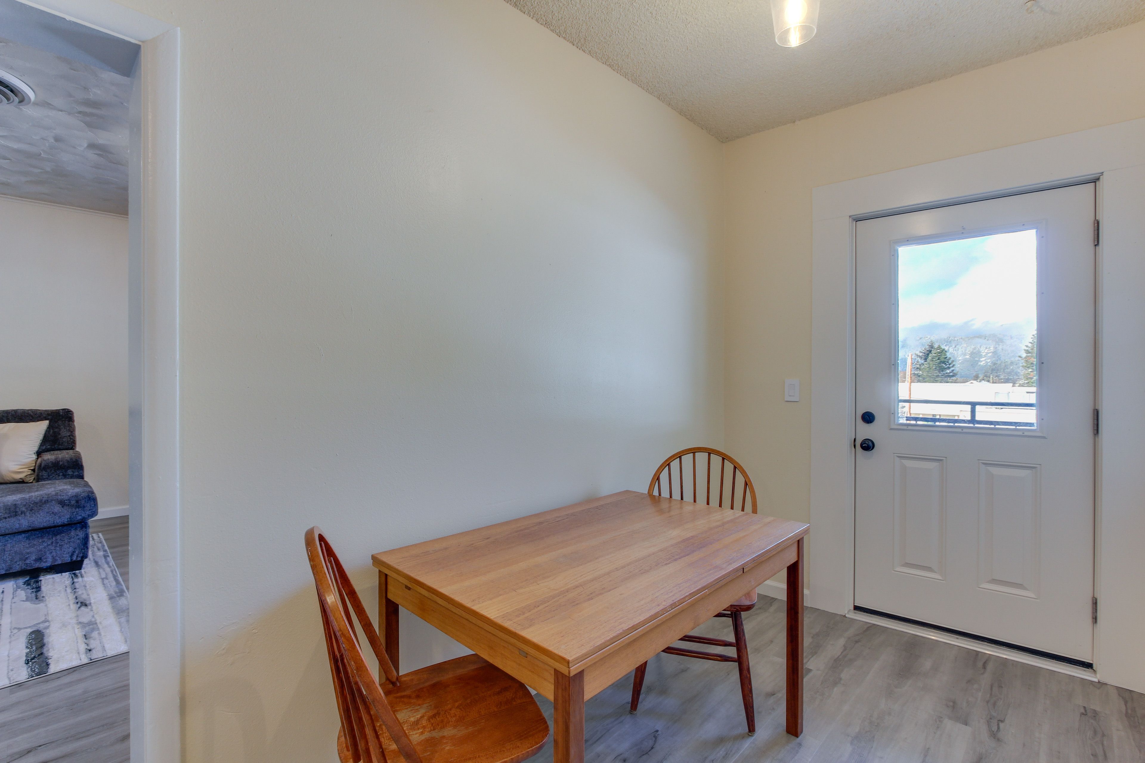 Dining Area | Dishware & Flatware