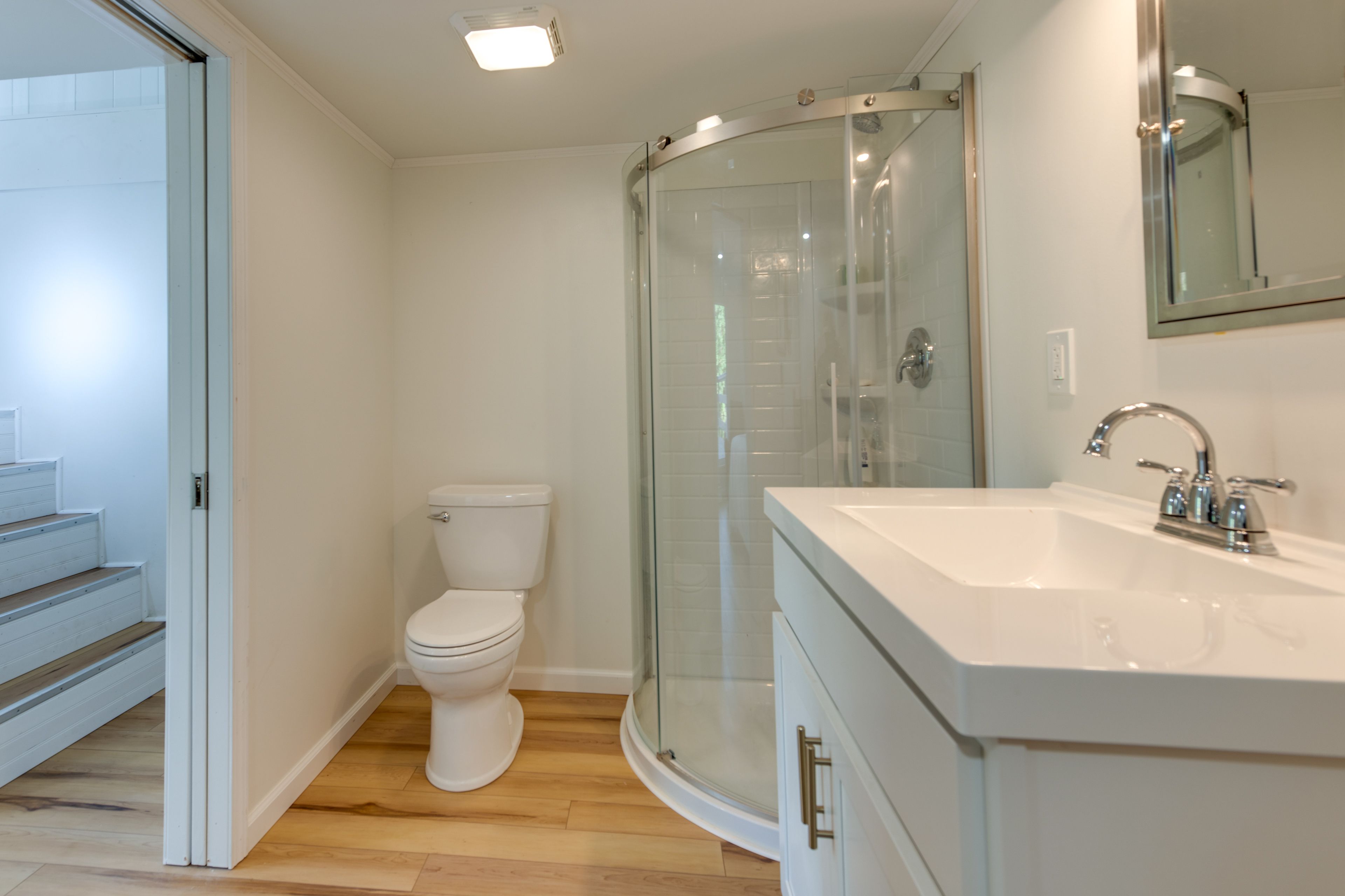 Full Bathroom | 2-in-1 Washer & Dryer