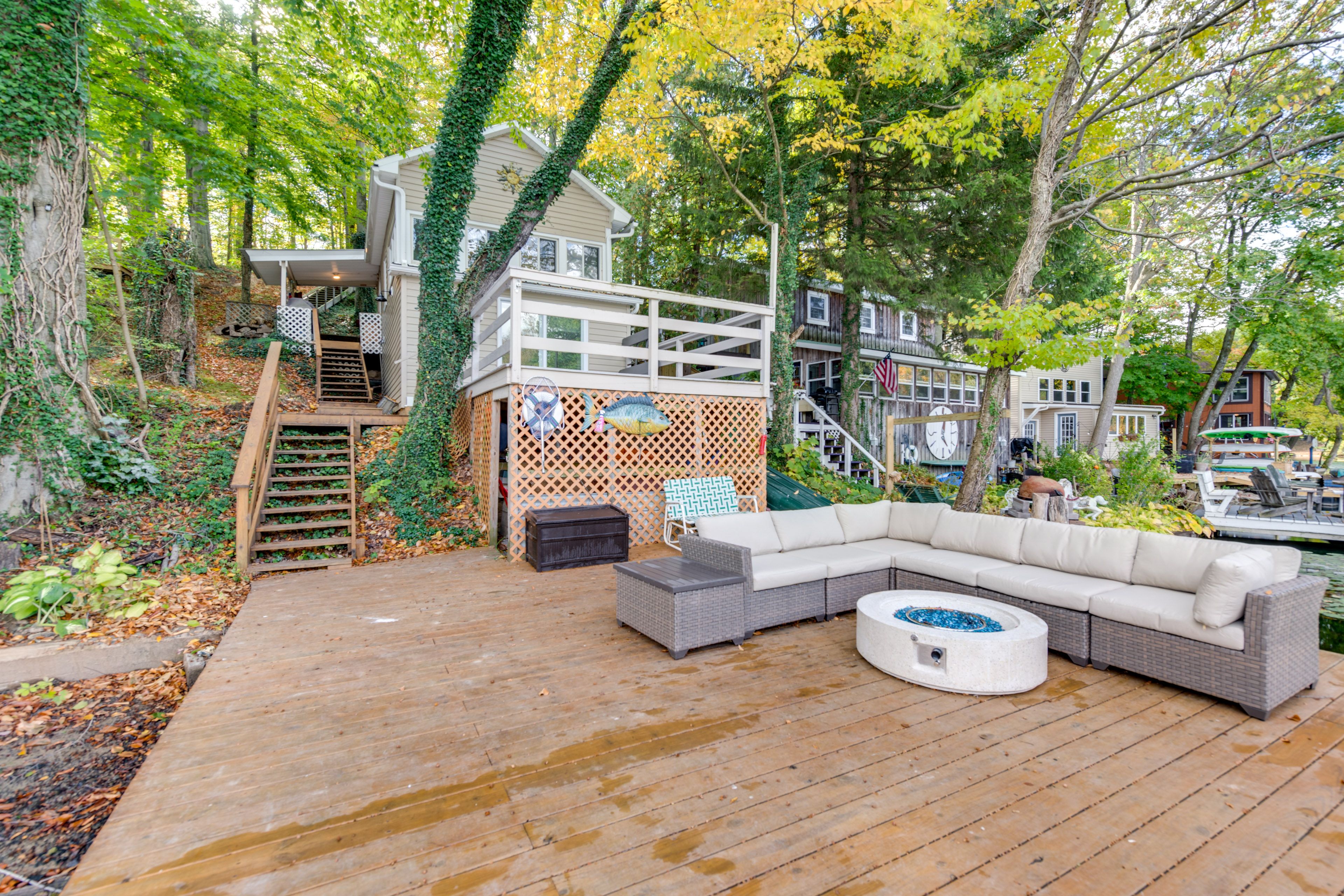 Swim Deck | Fire Pit (Propane Provided) | Horseshoe Lake | 2 Kayaks | Paddleboat