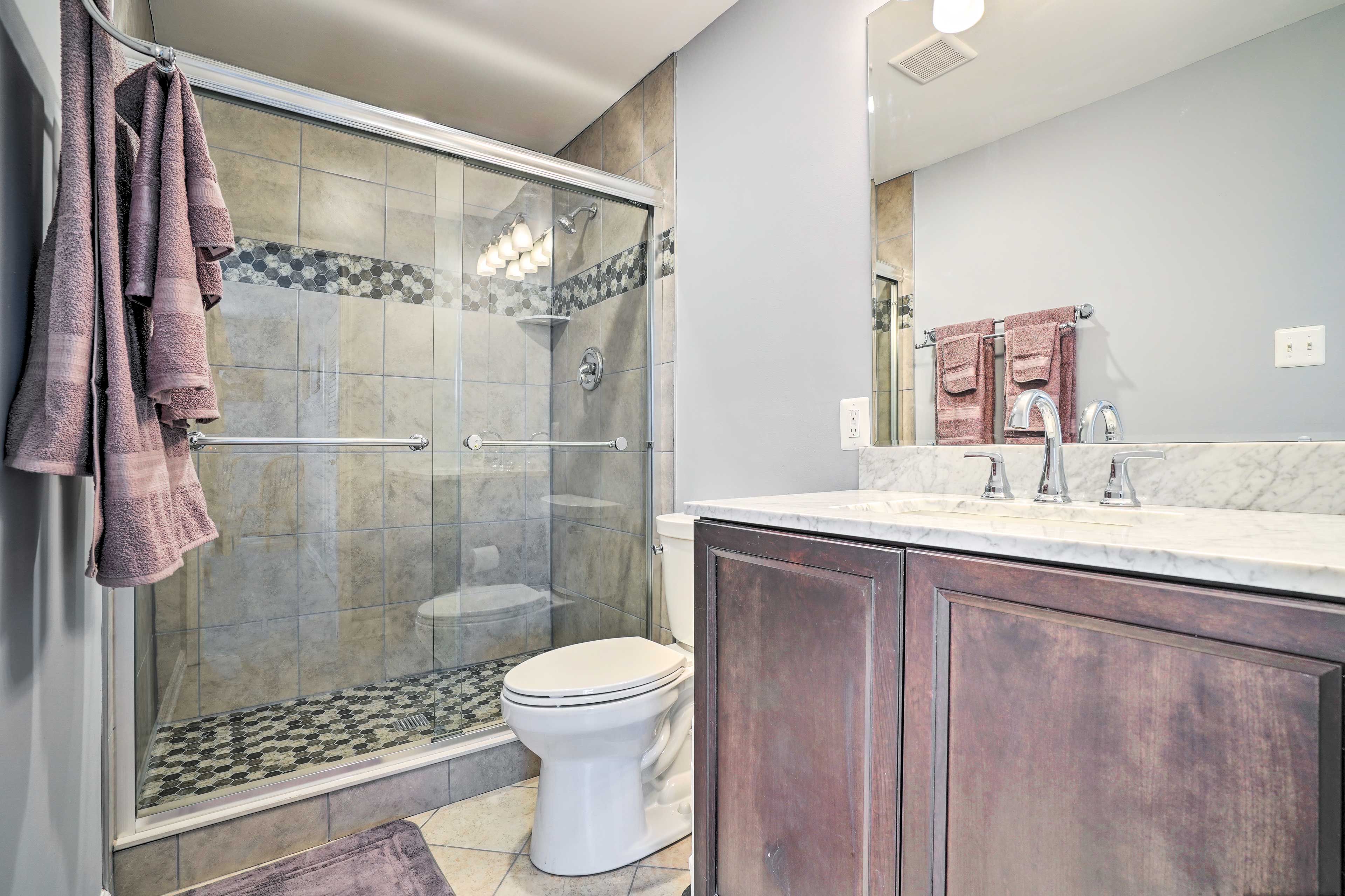 Full Bathroom | Main Level | Towels Provided