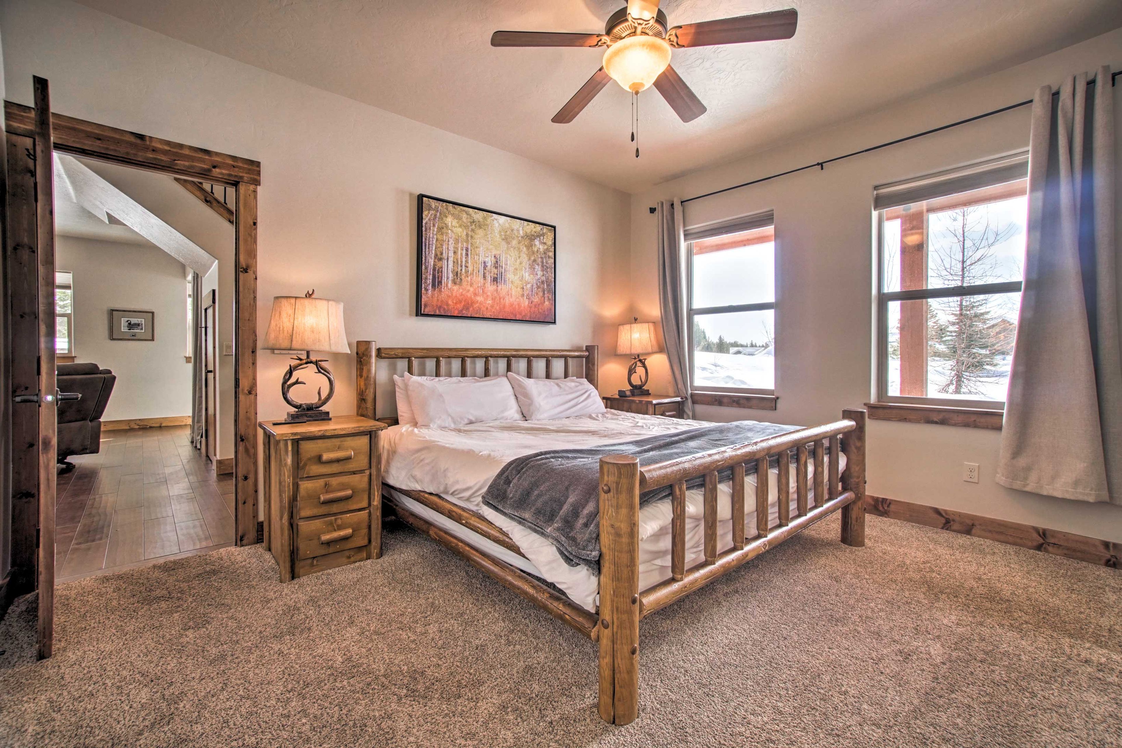 Bedroom 1 | California King Bed | Smart TV | En-Suite Bathroom | Walk-In Closet