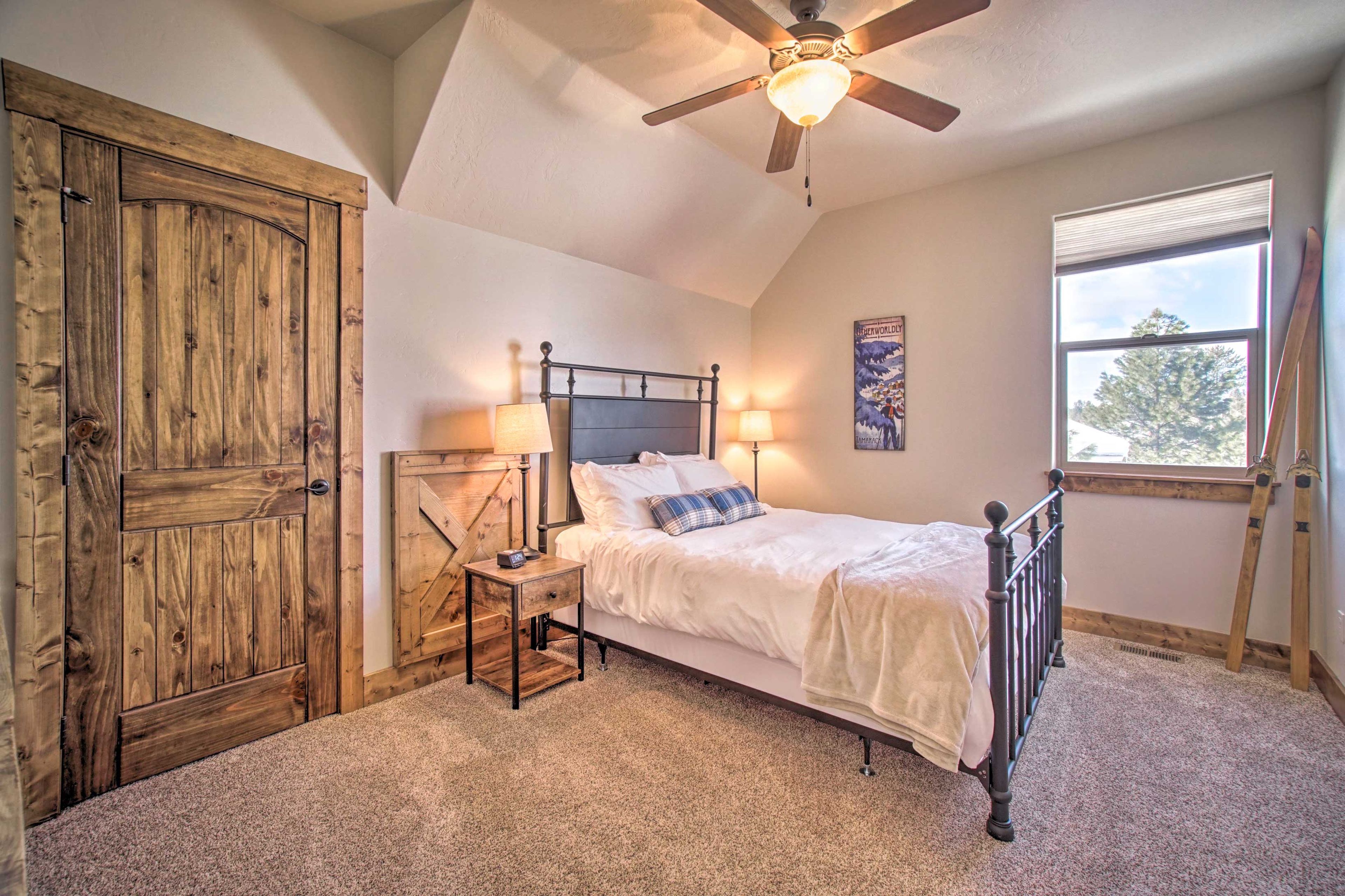 Bedroom 2 | Queen Bed