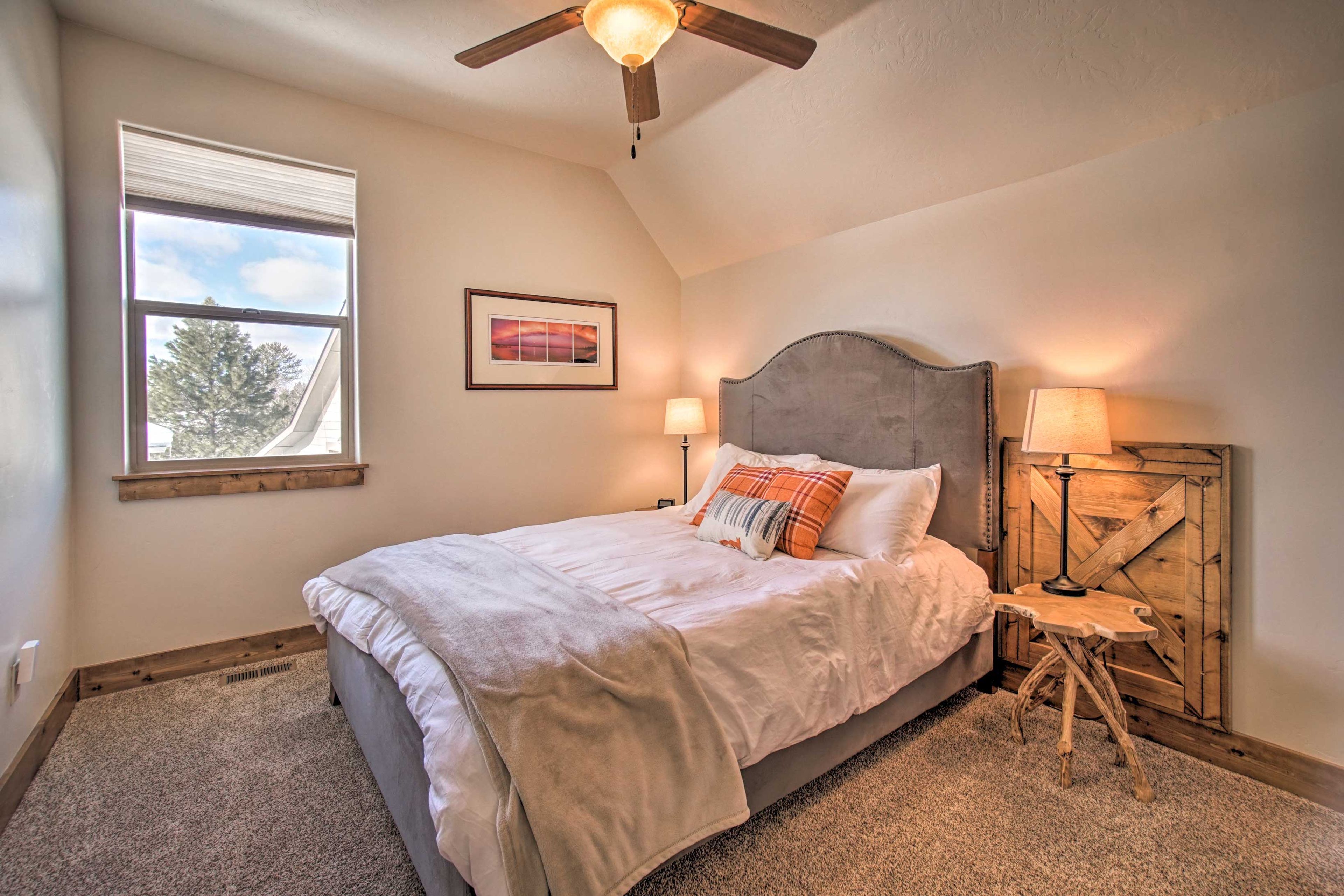 Bedroom 3 | Queen Bed