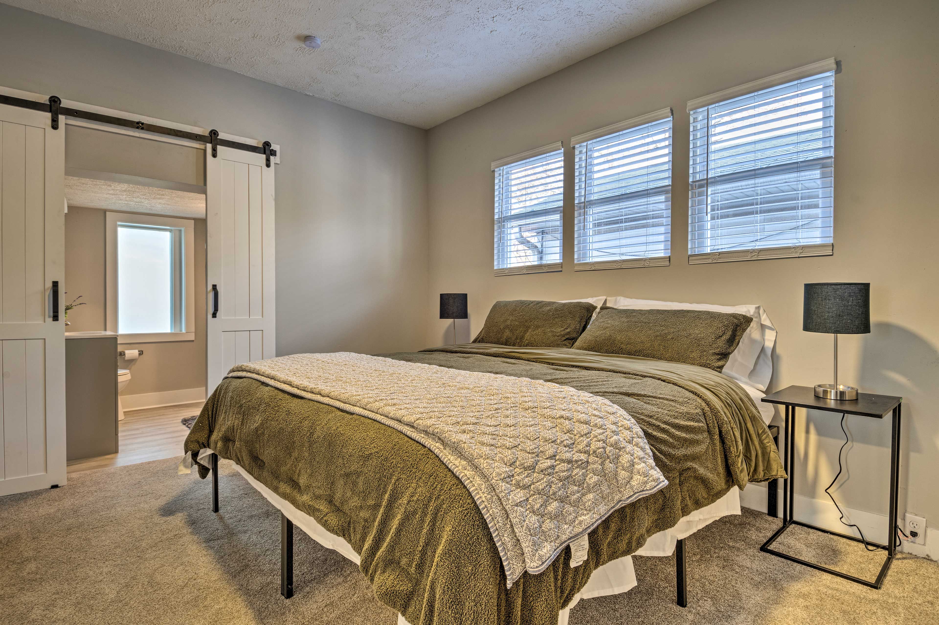Bedroom 1 | 2nd Floor | King Bed | Linens Provided | Smart TV