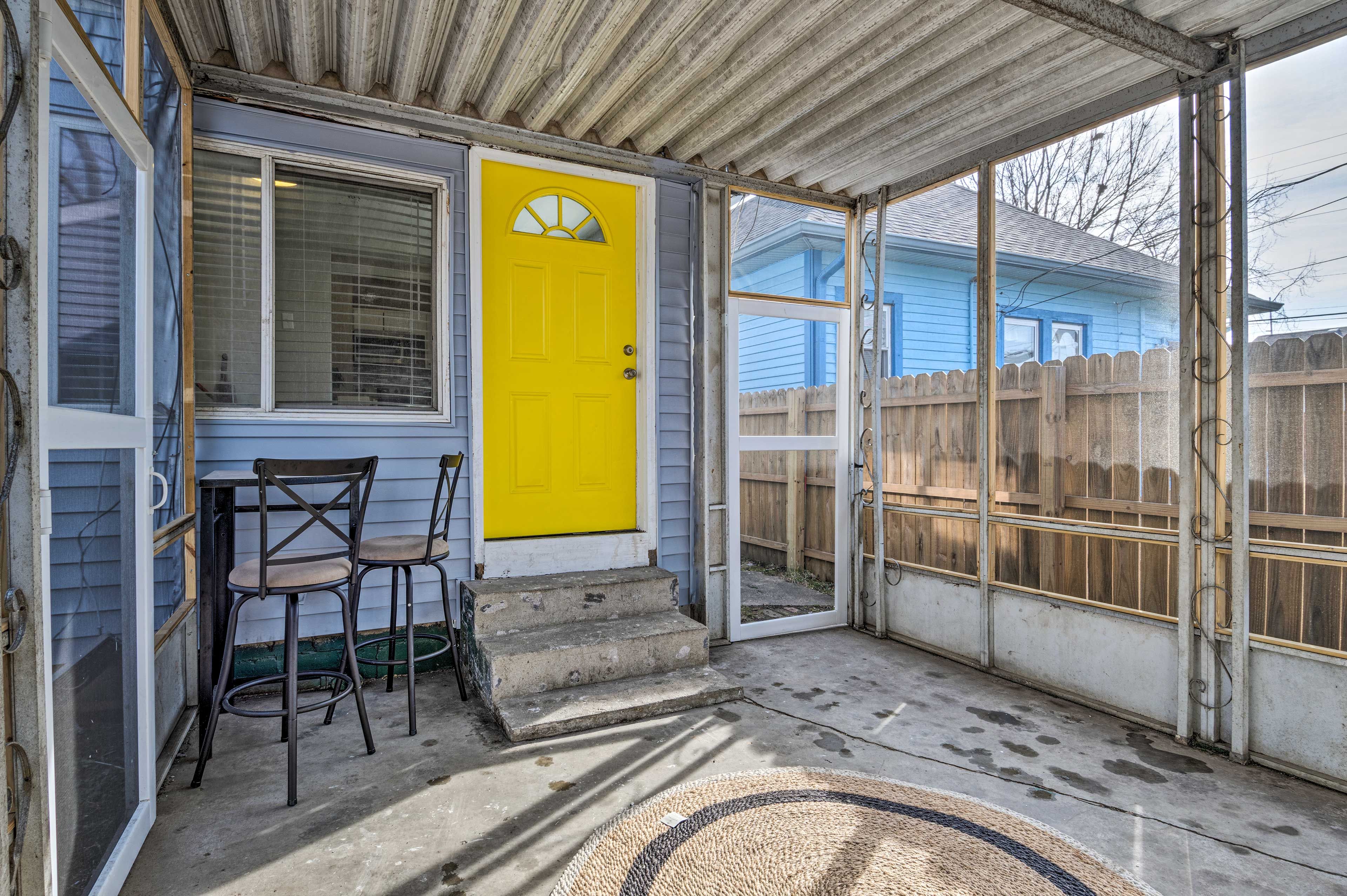 Screened Porch | Outdoor Dining Area