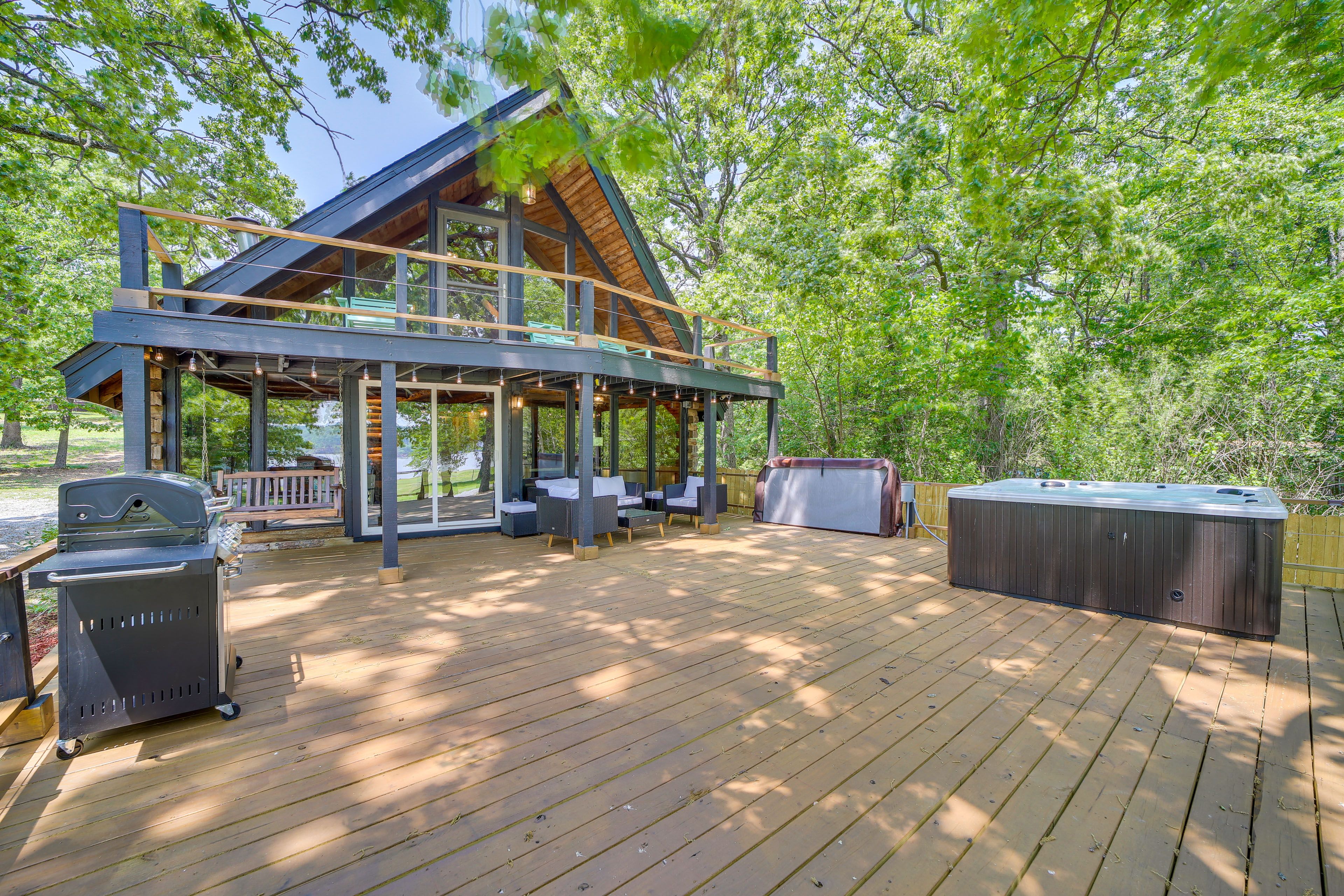Deck | Gas Grill | Hot Tub