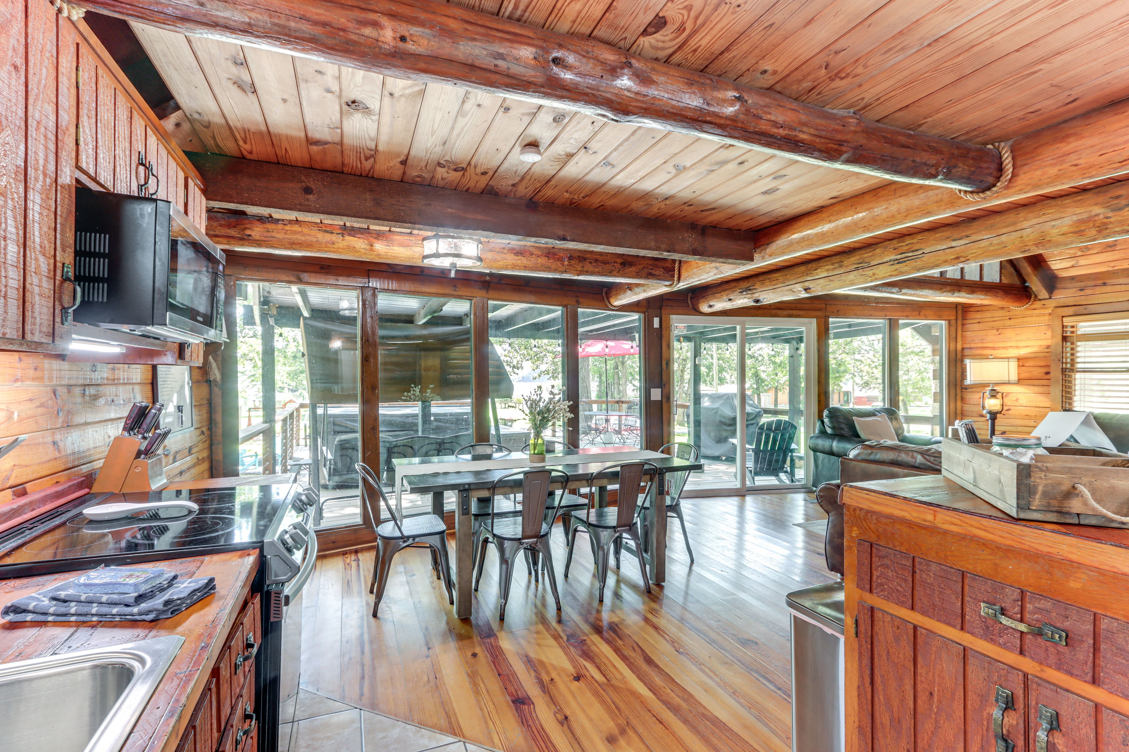 Dining Area | Dishware & Flatware Provided