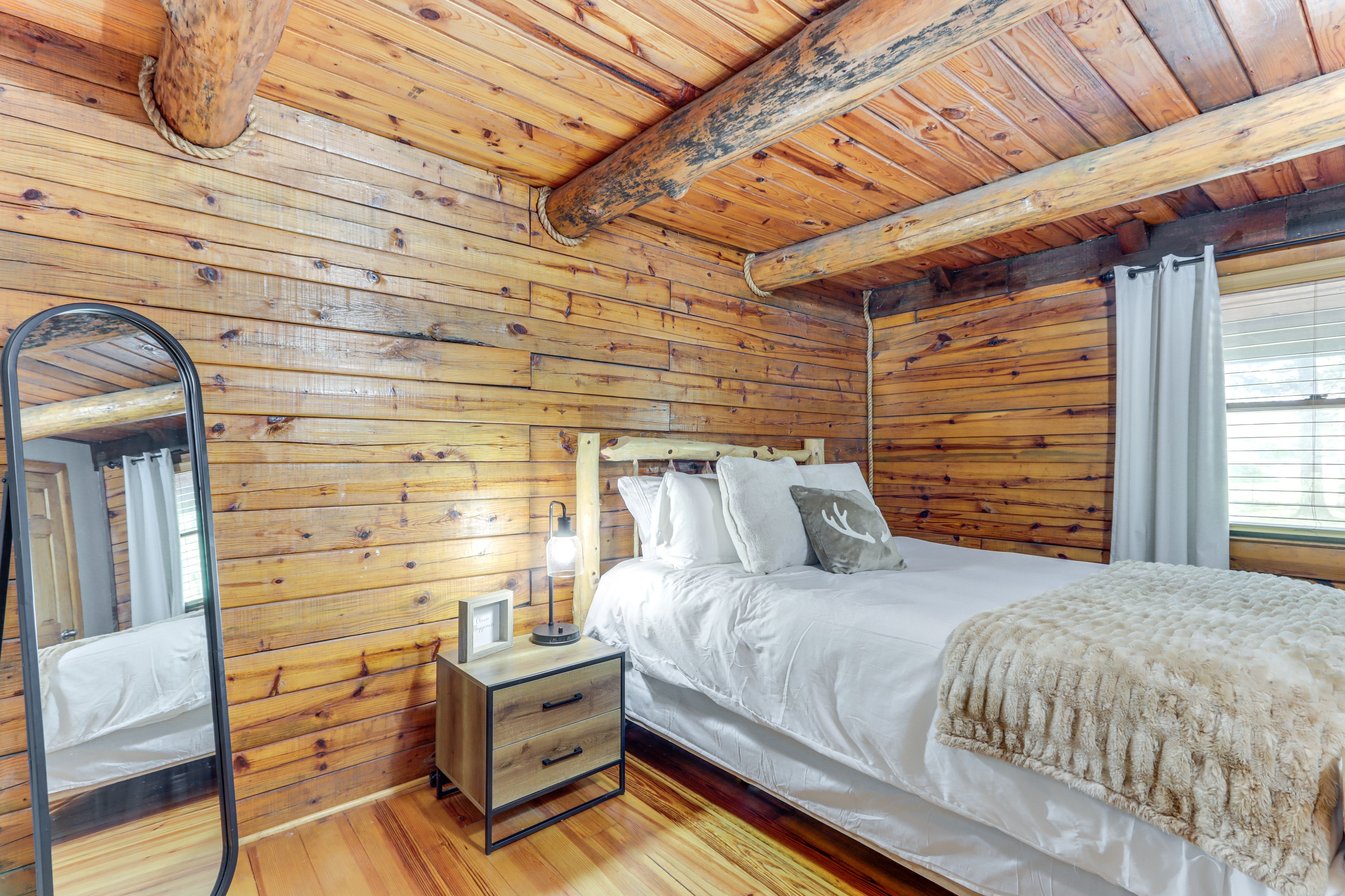 Bedroom 3 | Queen Bed