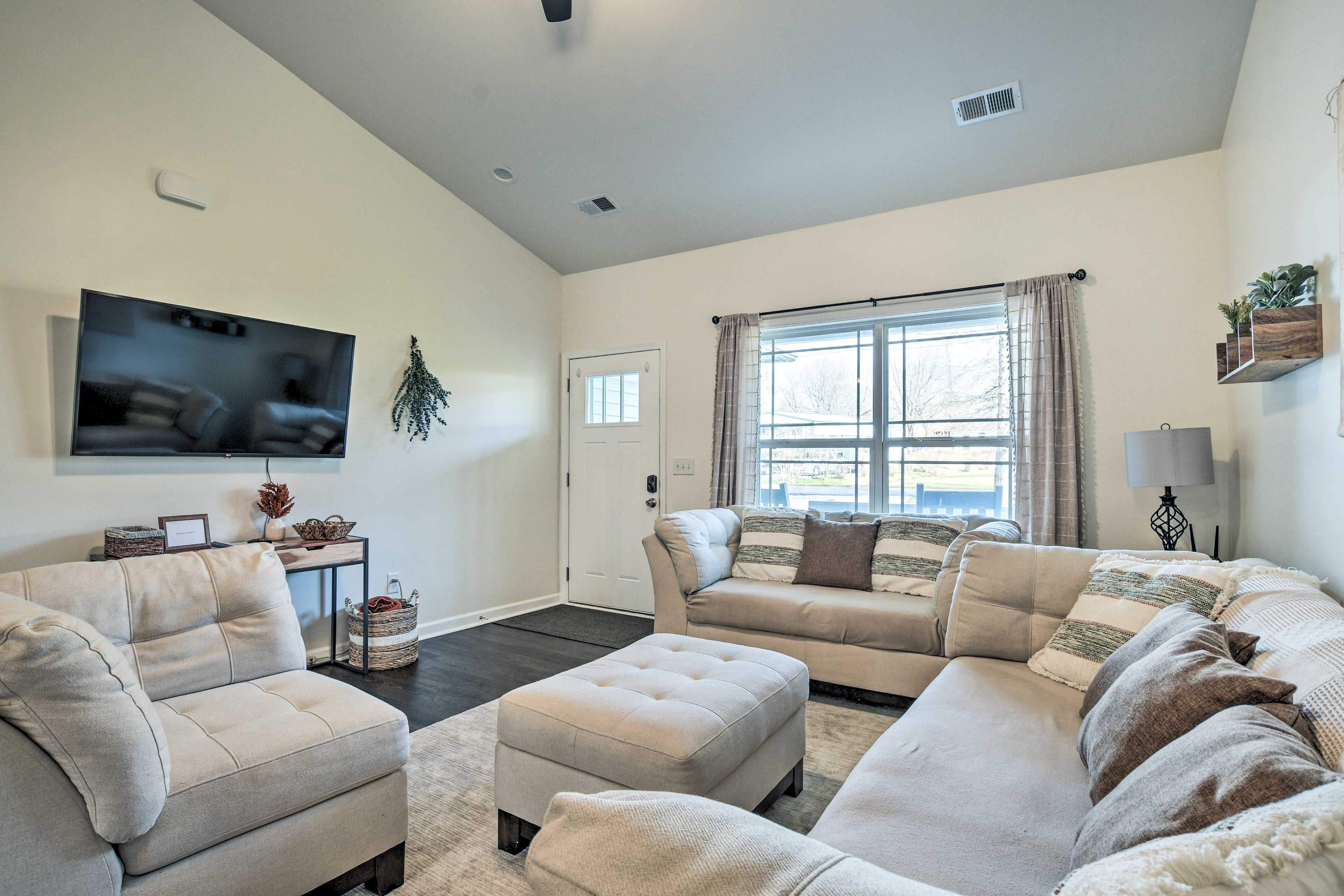 Travelers Rest Vacation Rental | 3BR | 2BA | 1,400 Sq Ft | 2 Stairs to Enter