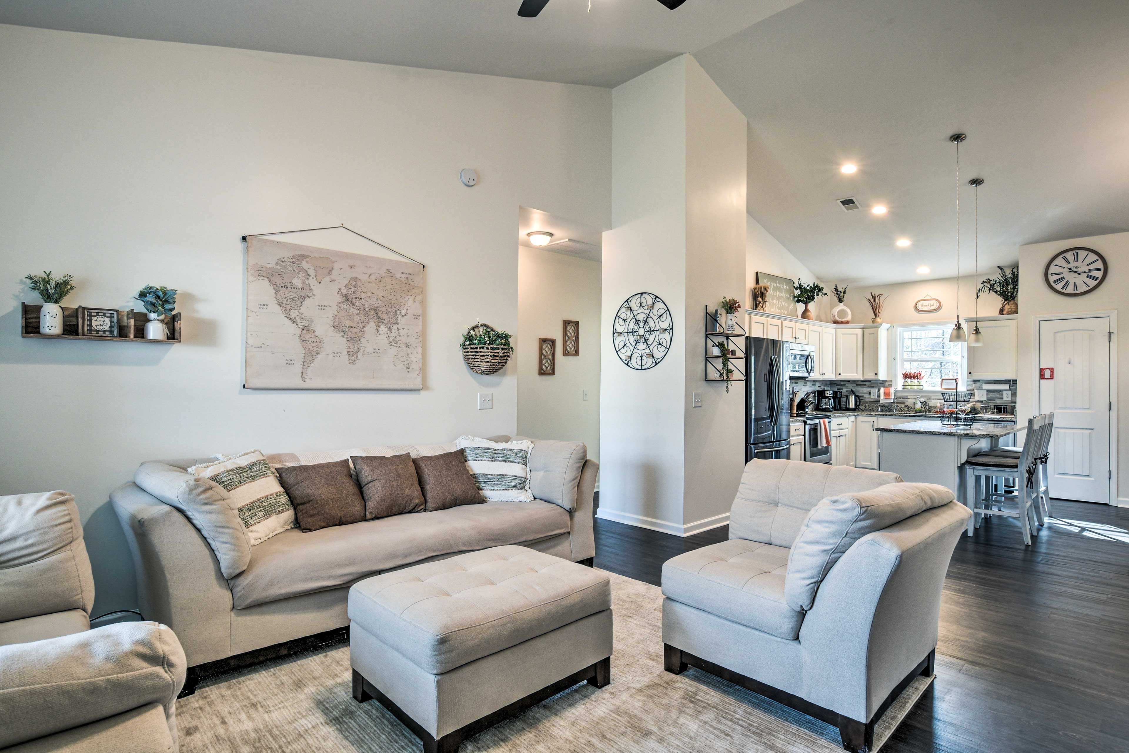Living Room | Smart TV | Books | Central A/C & Heat