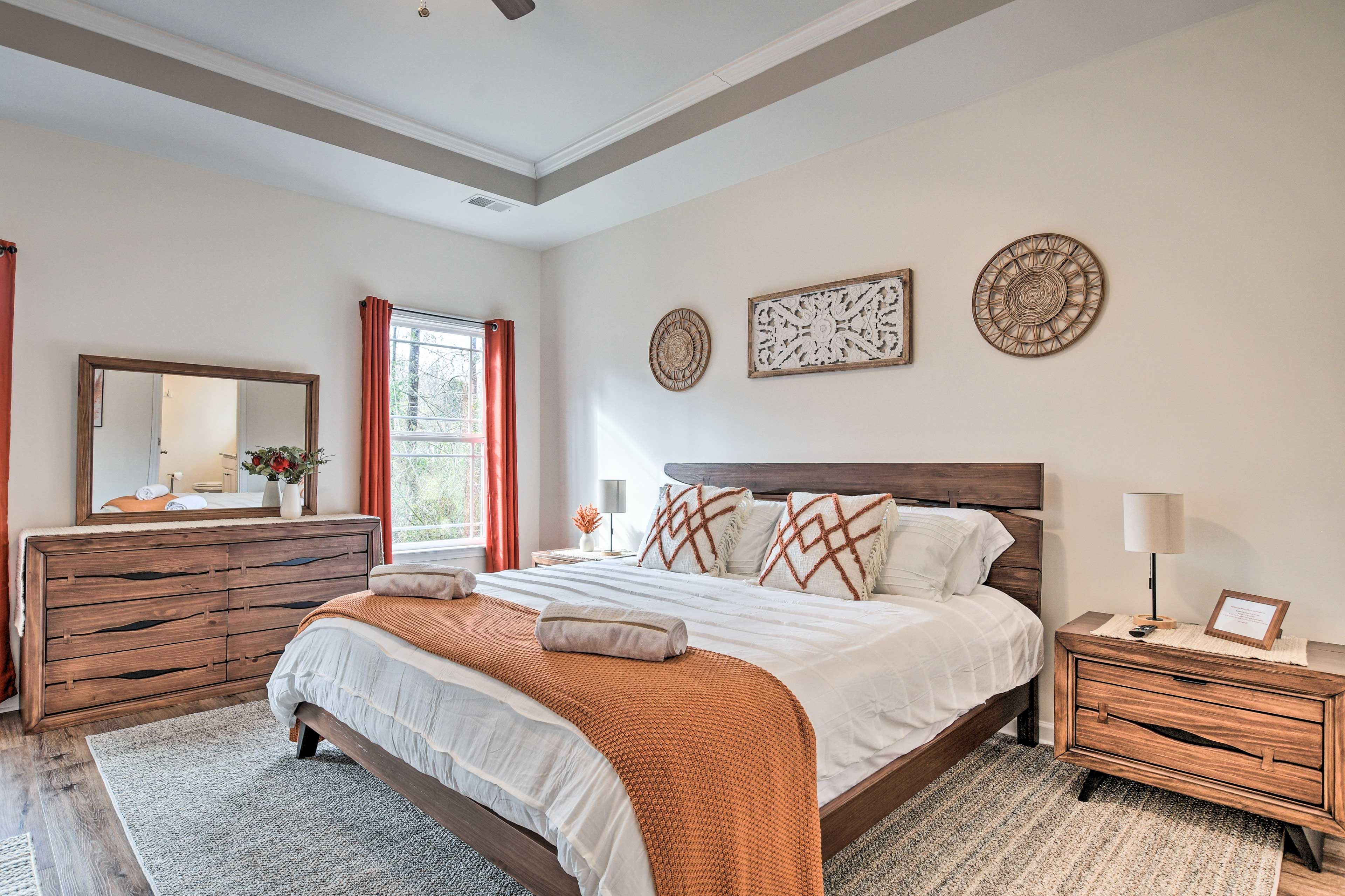 Bedroom 1 | King Bed