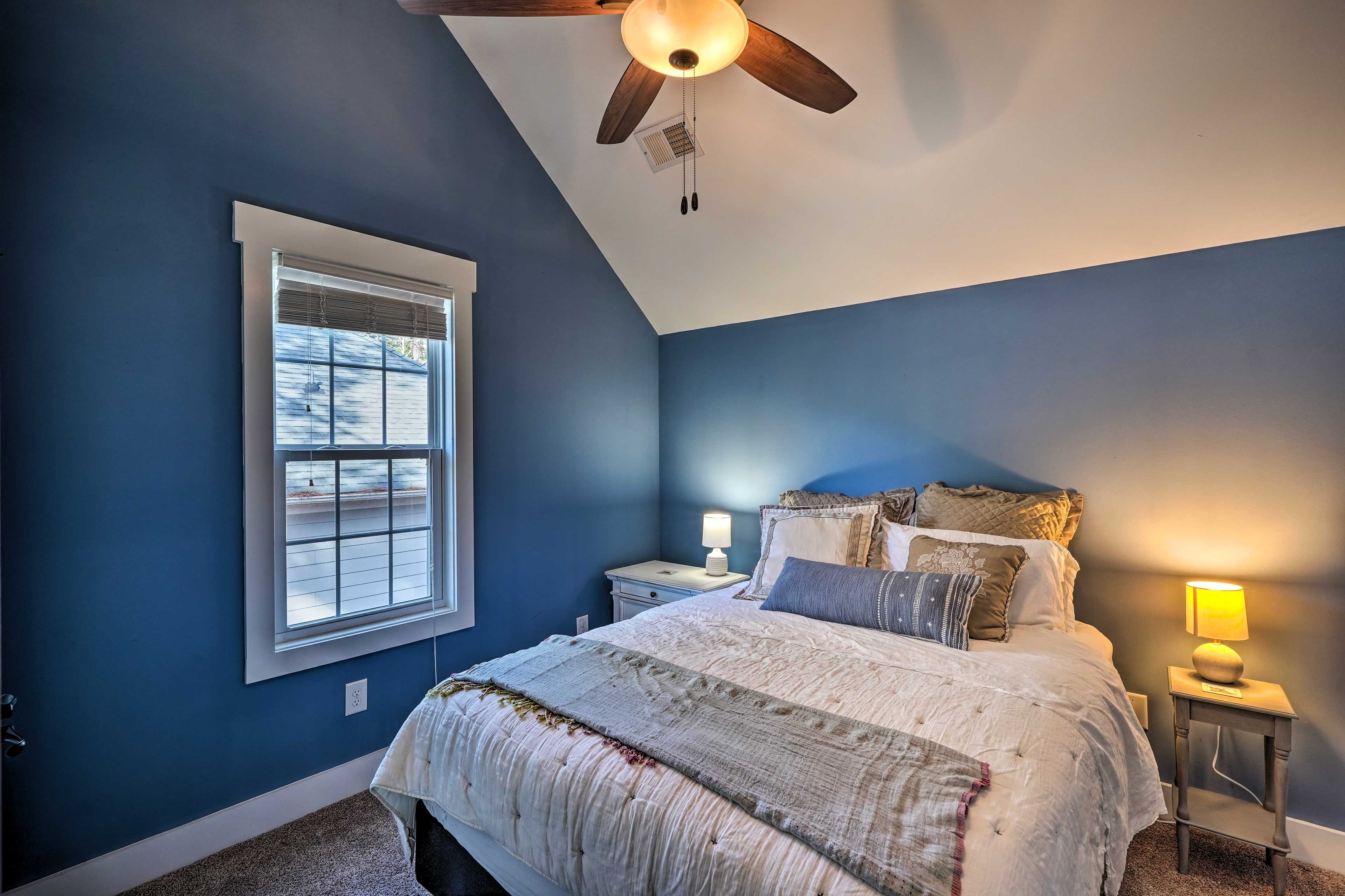 Bedroom 2 | Queen Bed