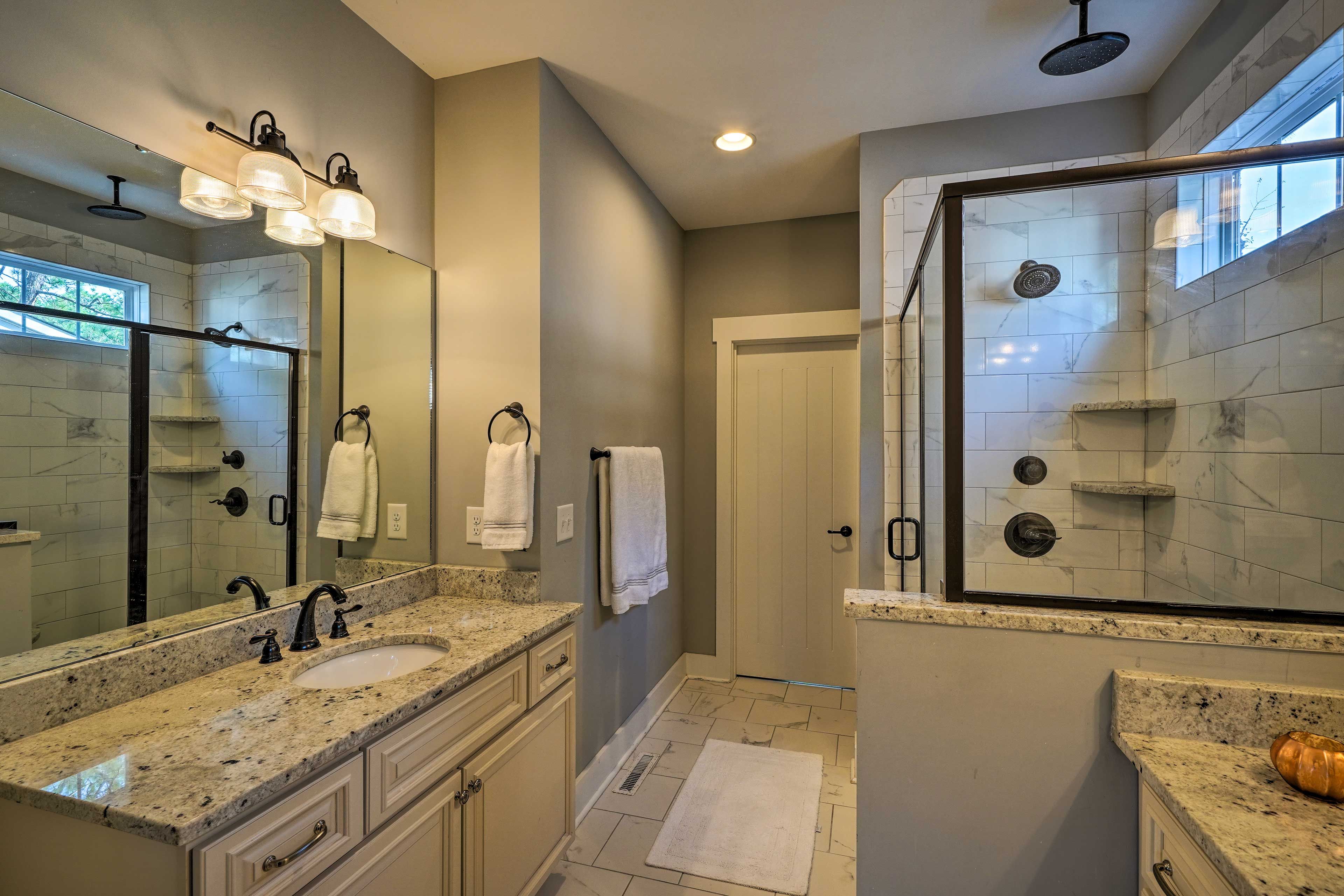 En-Suite Bathroom | Towels Provided