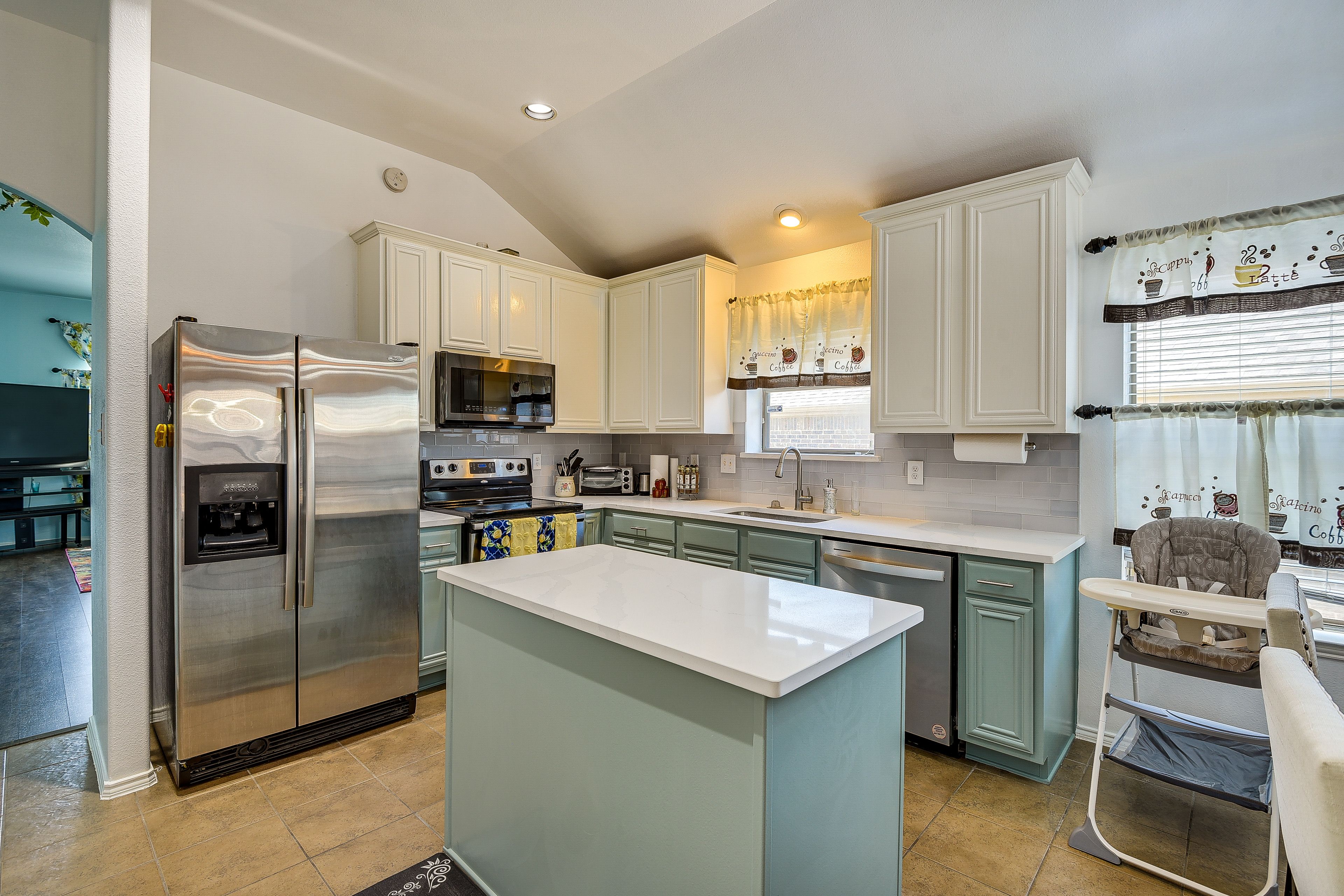 Fully Equipped Kitchen | Coffee Maker | Toaster Oven