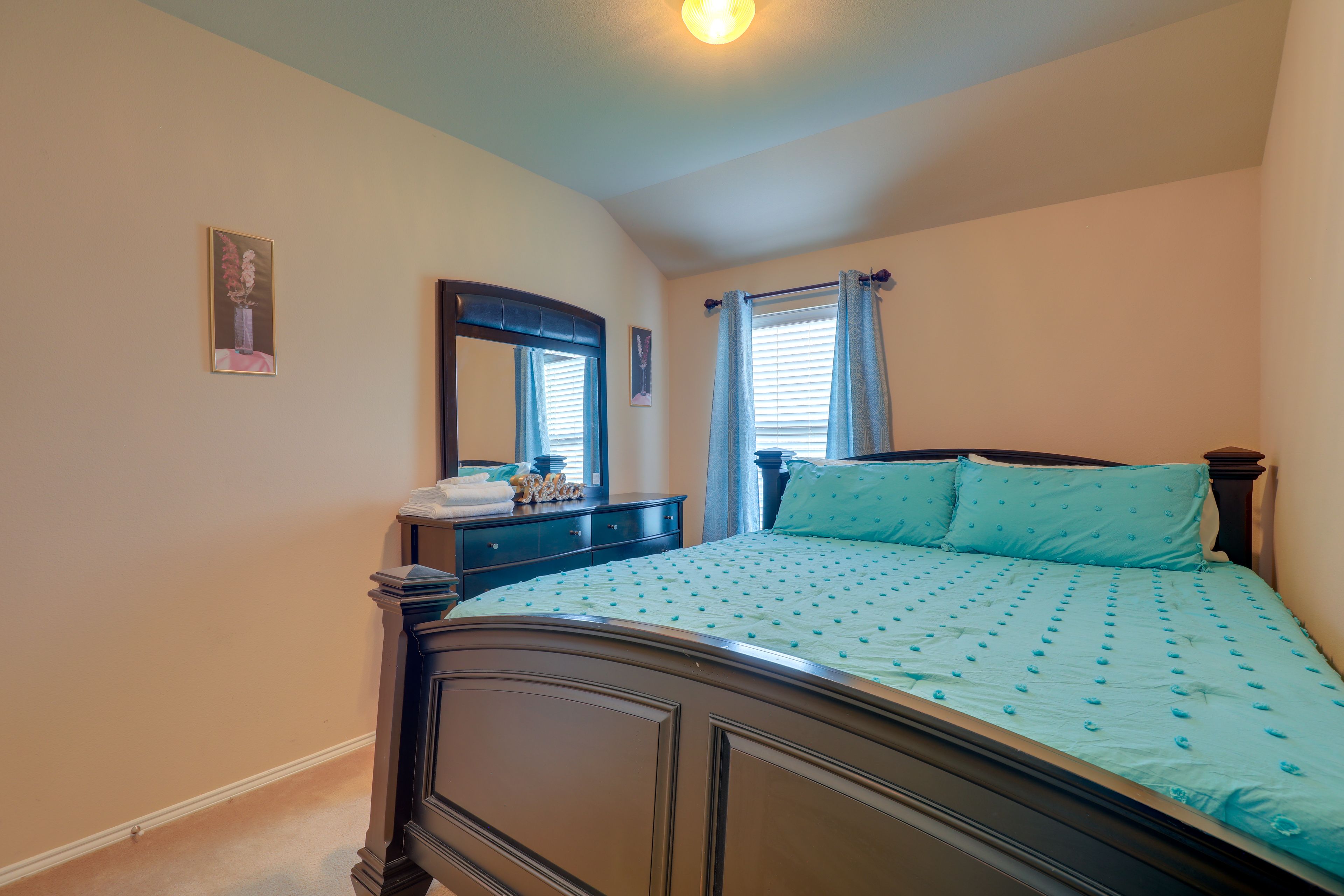 Bedroom 2 | King Bed
