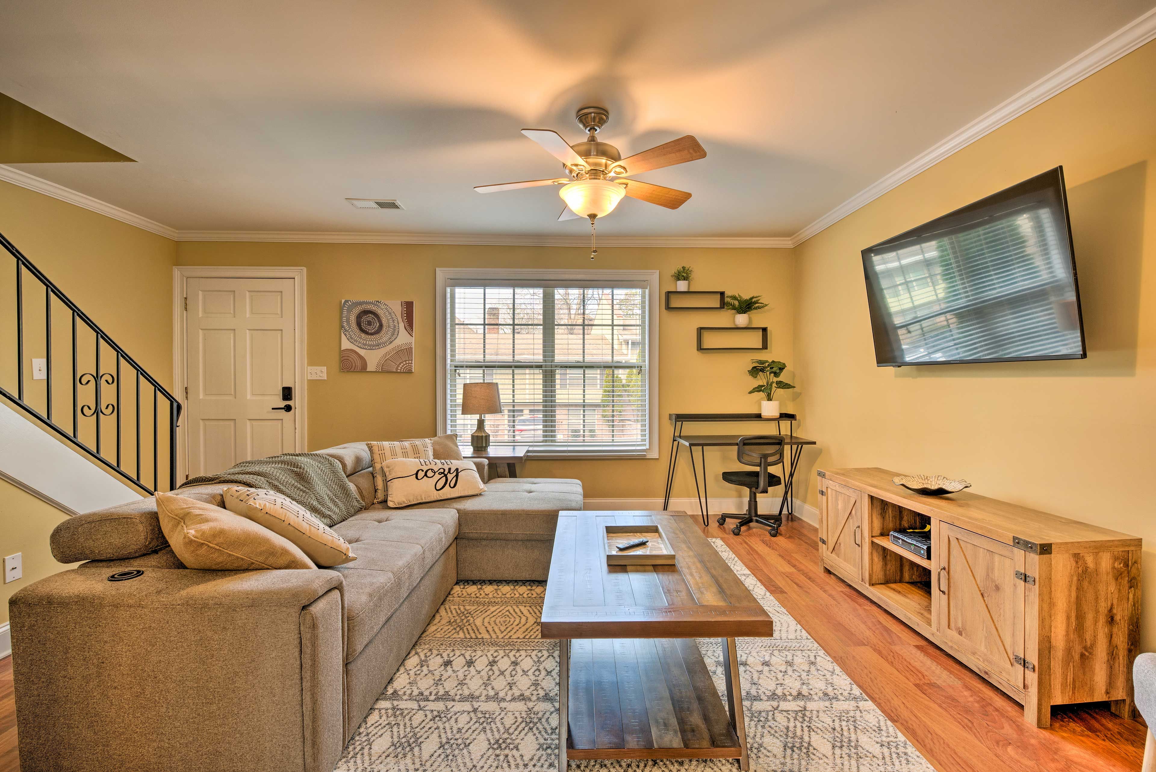 Living Room | Smart TV | Laptop Friendly Workspace