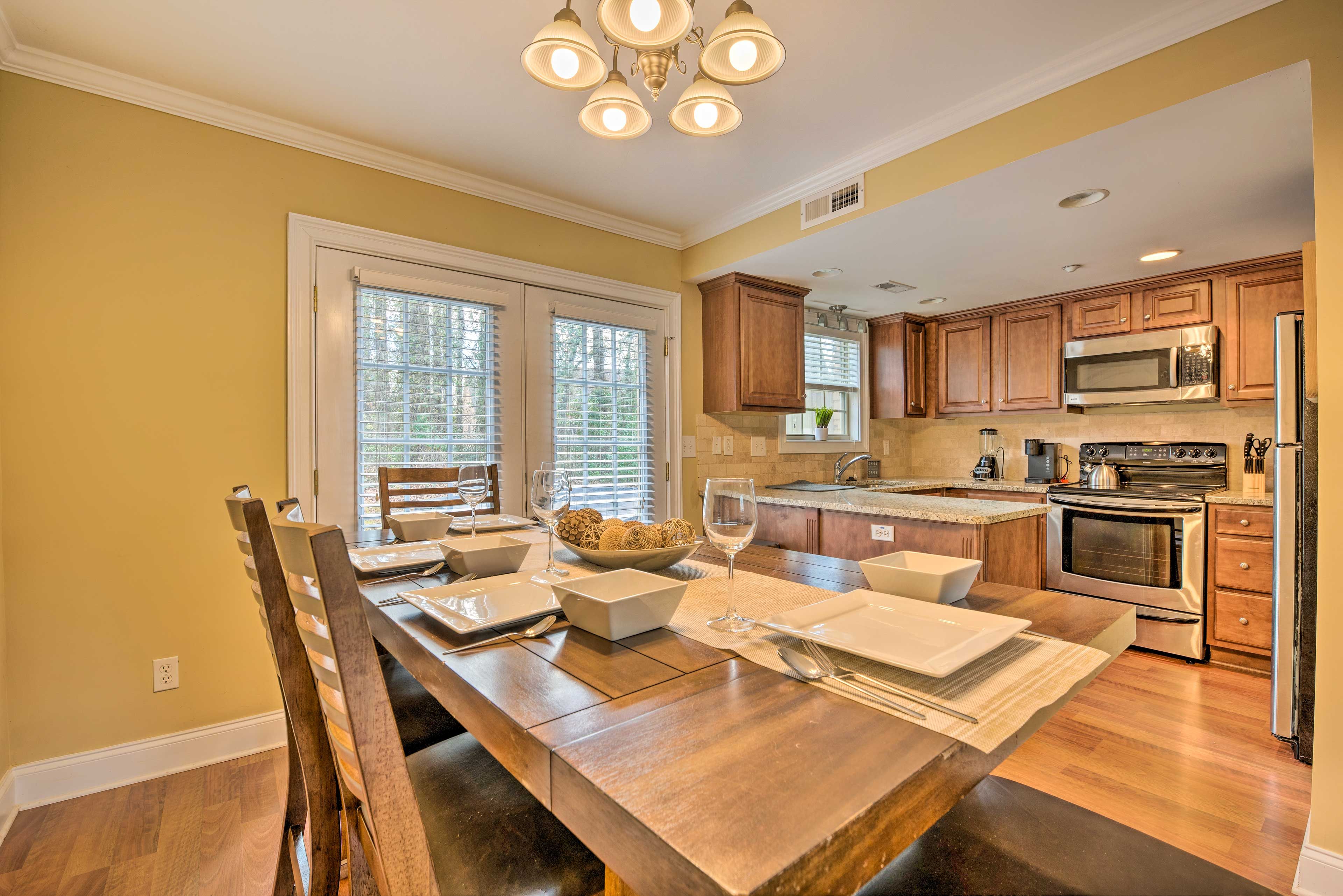 Open Living Space | Near The Battery | Free WiFi | Central Air Conditioning