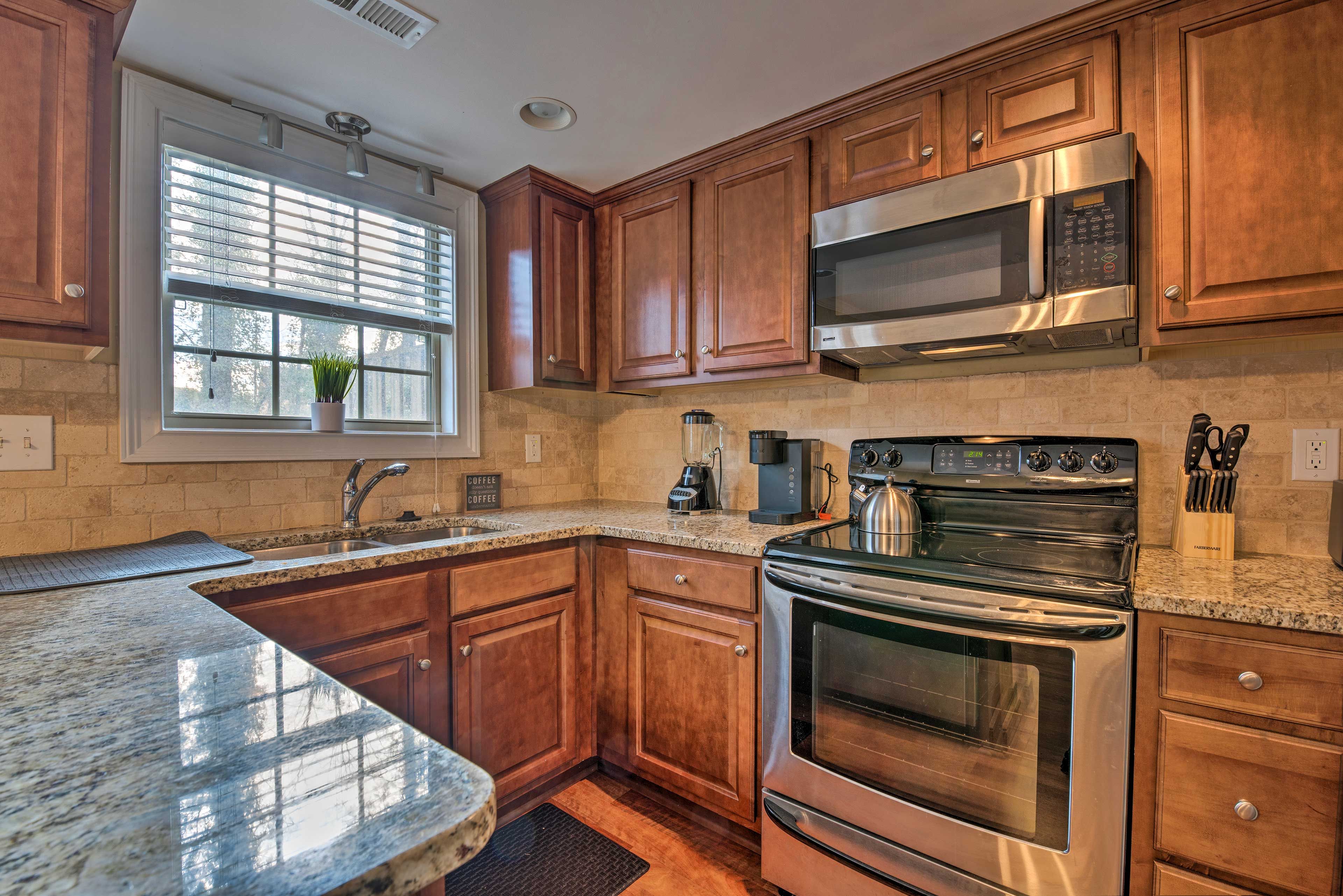Kitchen | Blender | Keurig Coffee Maker | Stove/Oven | Microwave | Dishwasher