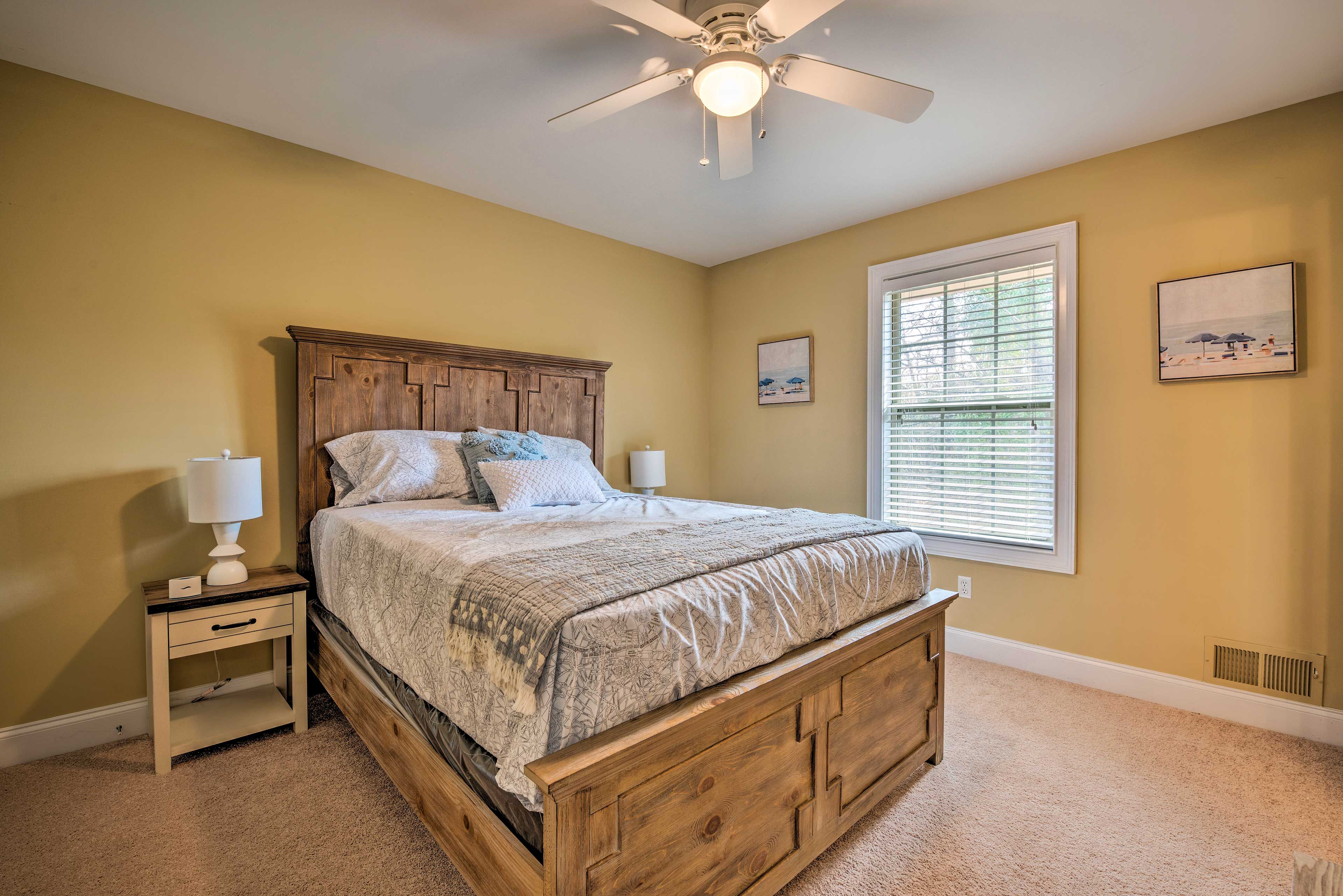 Bedroom 2 | Queen Bed | En-Suite Bathroom | Smart TV
