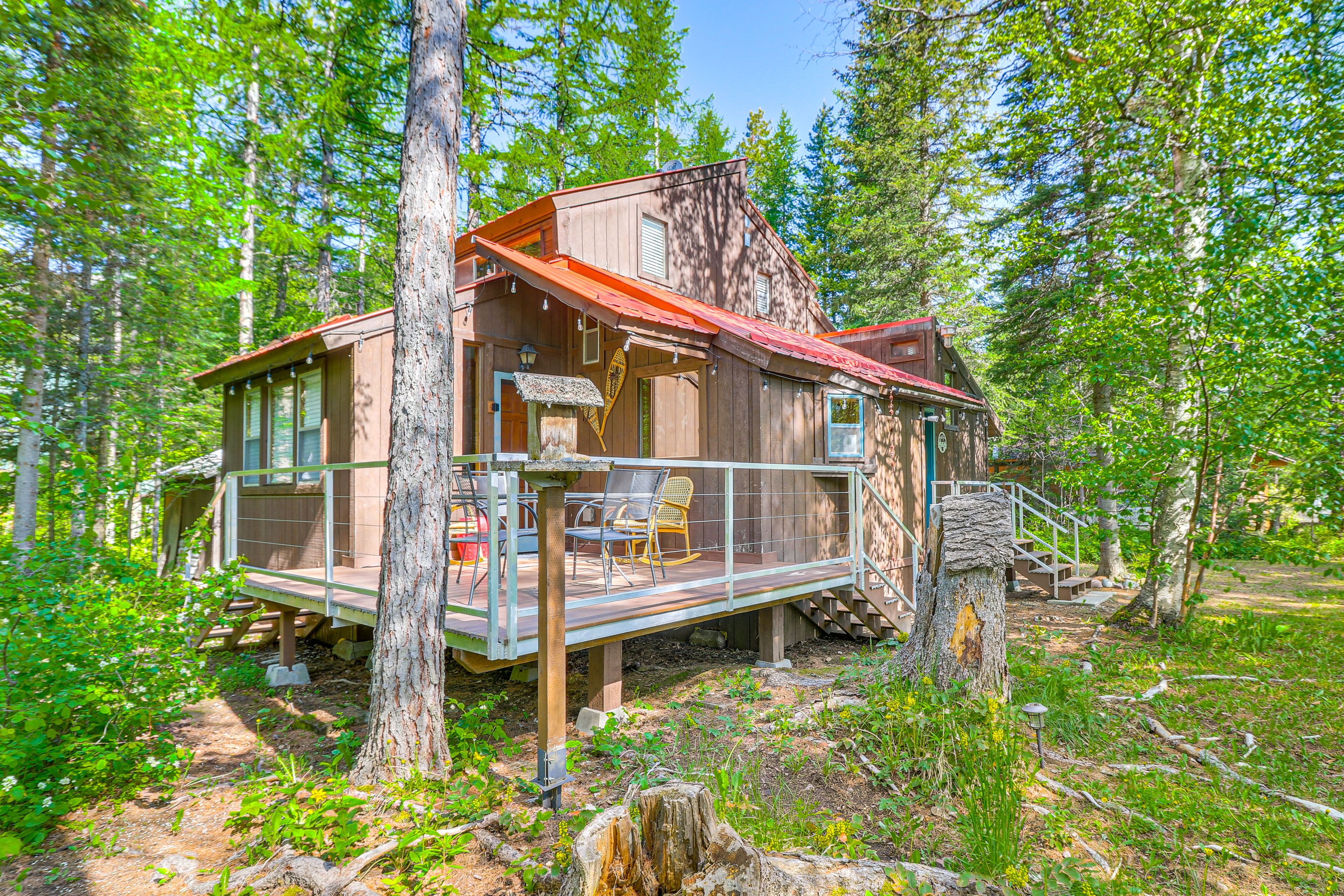 Hungry Horse Vacation Rental | 2BR | 1BA | Steps Required for Access