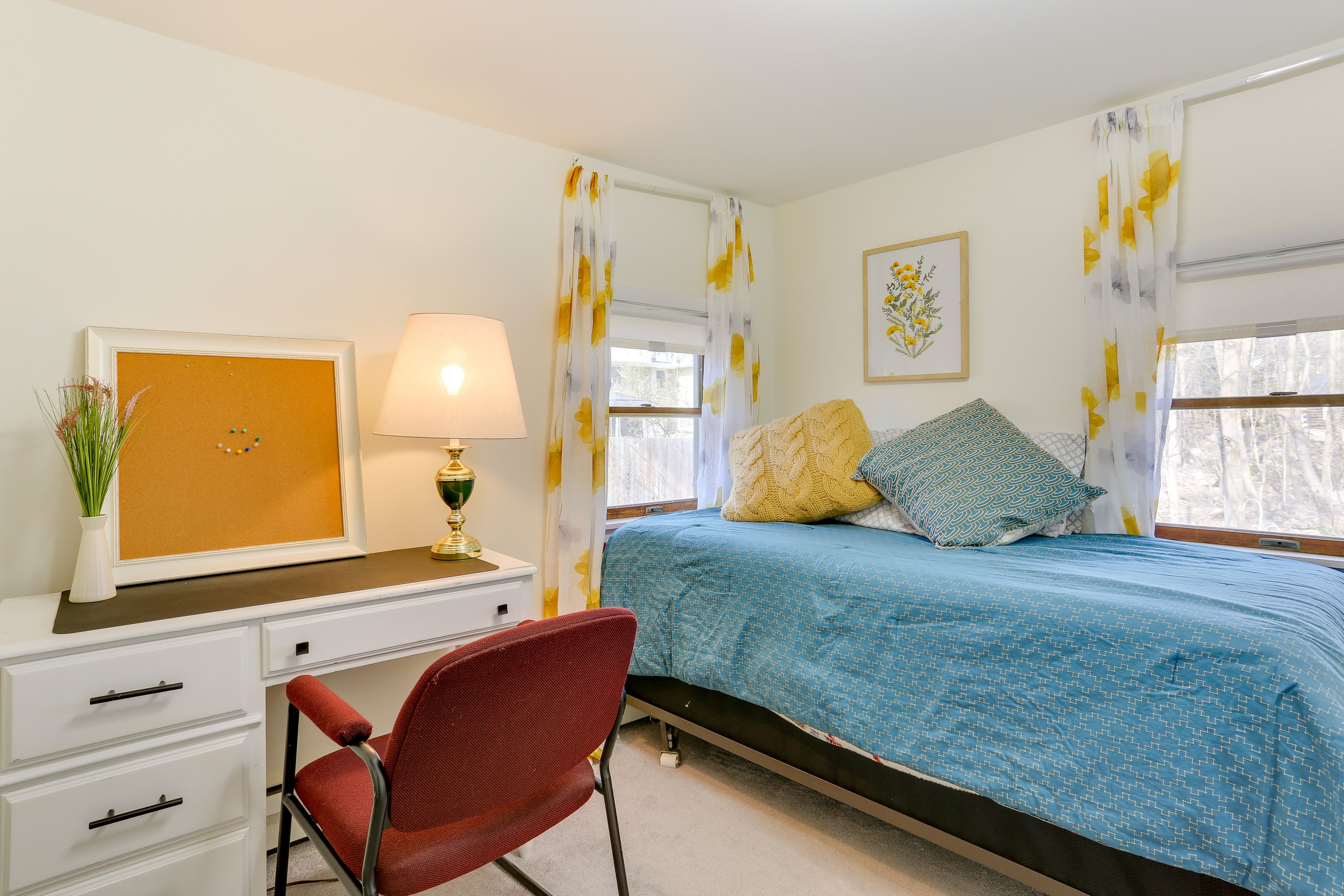 Bedroom 4 | Twin Bed | Laptop-Friendly Desk
