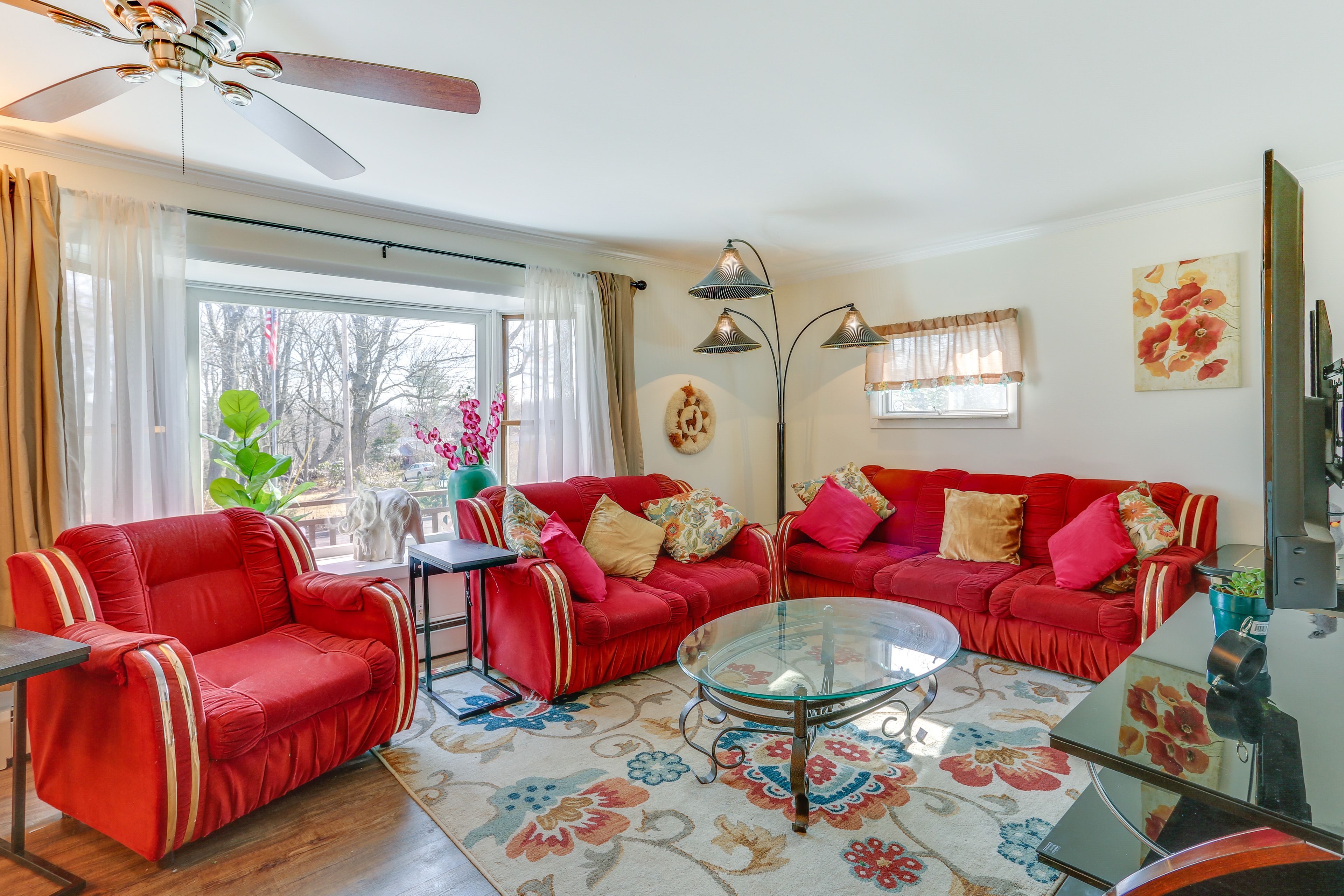 Milford Vacation Rental | 1,588 Sq Ft | 4BR | 2BA | Stairs Required