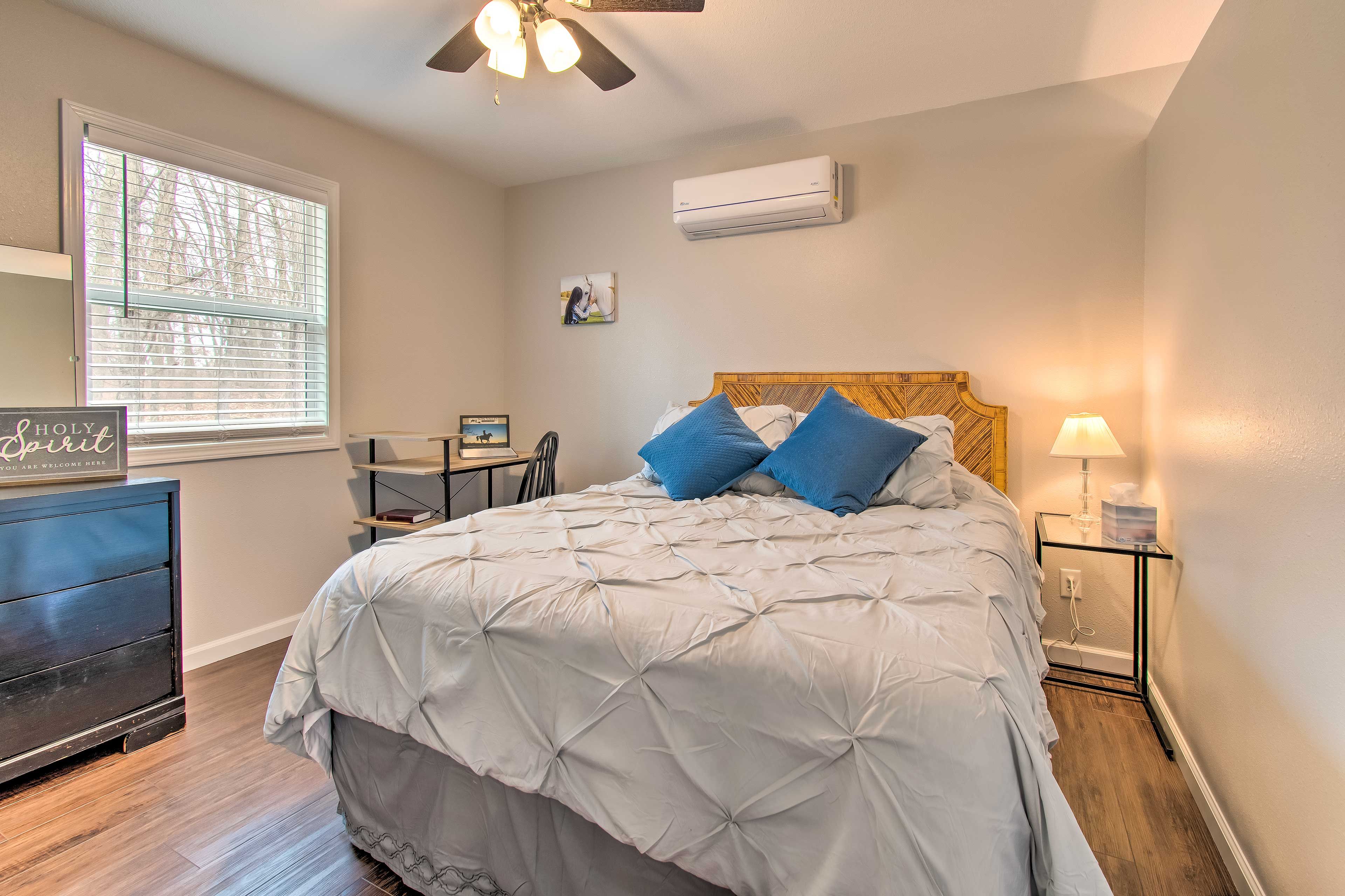 Bedroom | Queen Bed