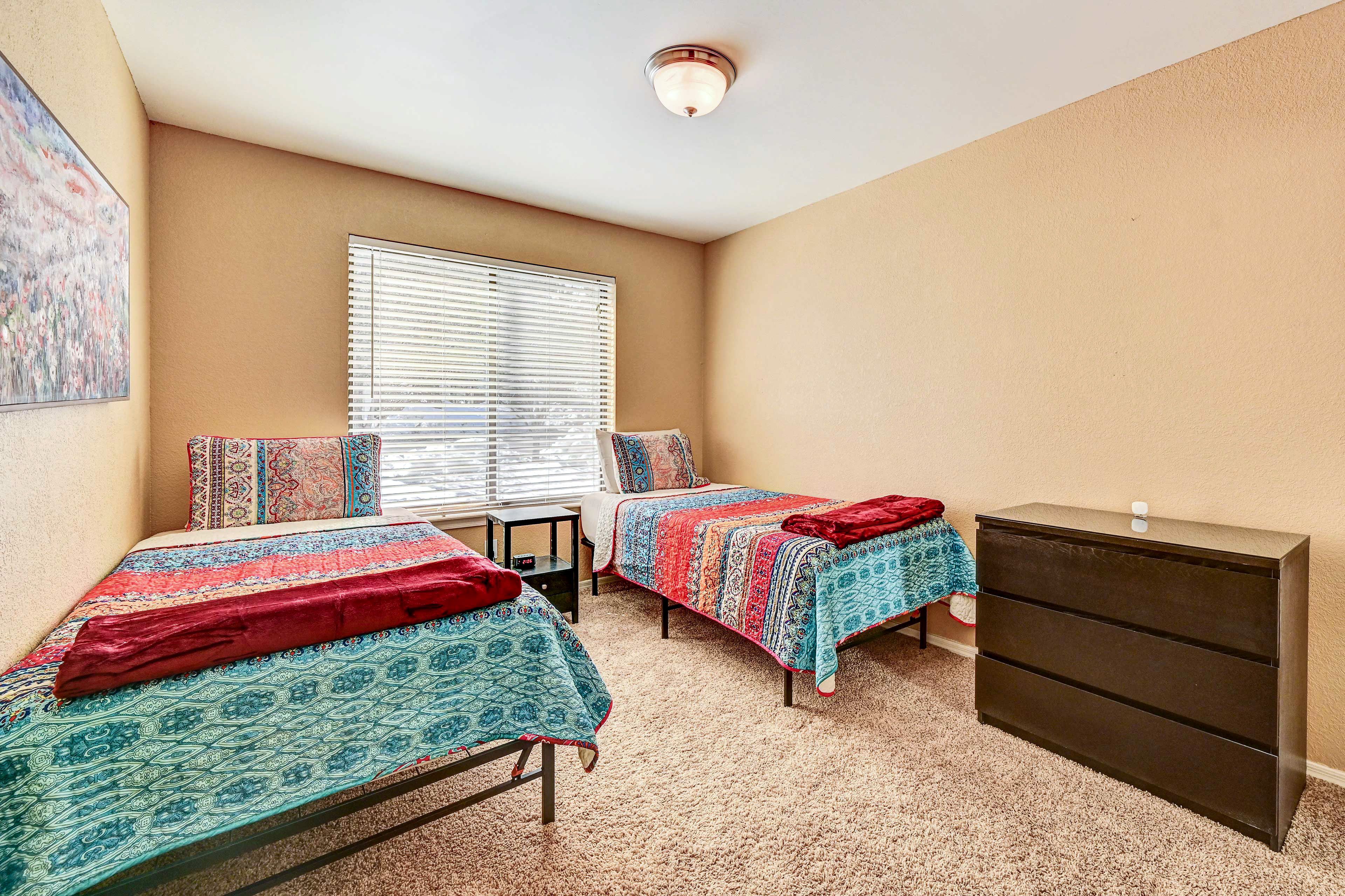 Bedroom 2 | 2 Twin Beds (Convertible to Queen Bed)